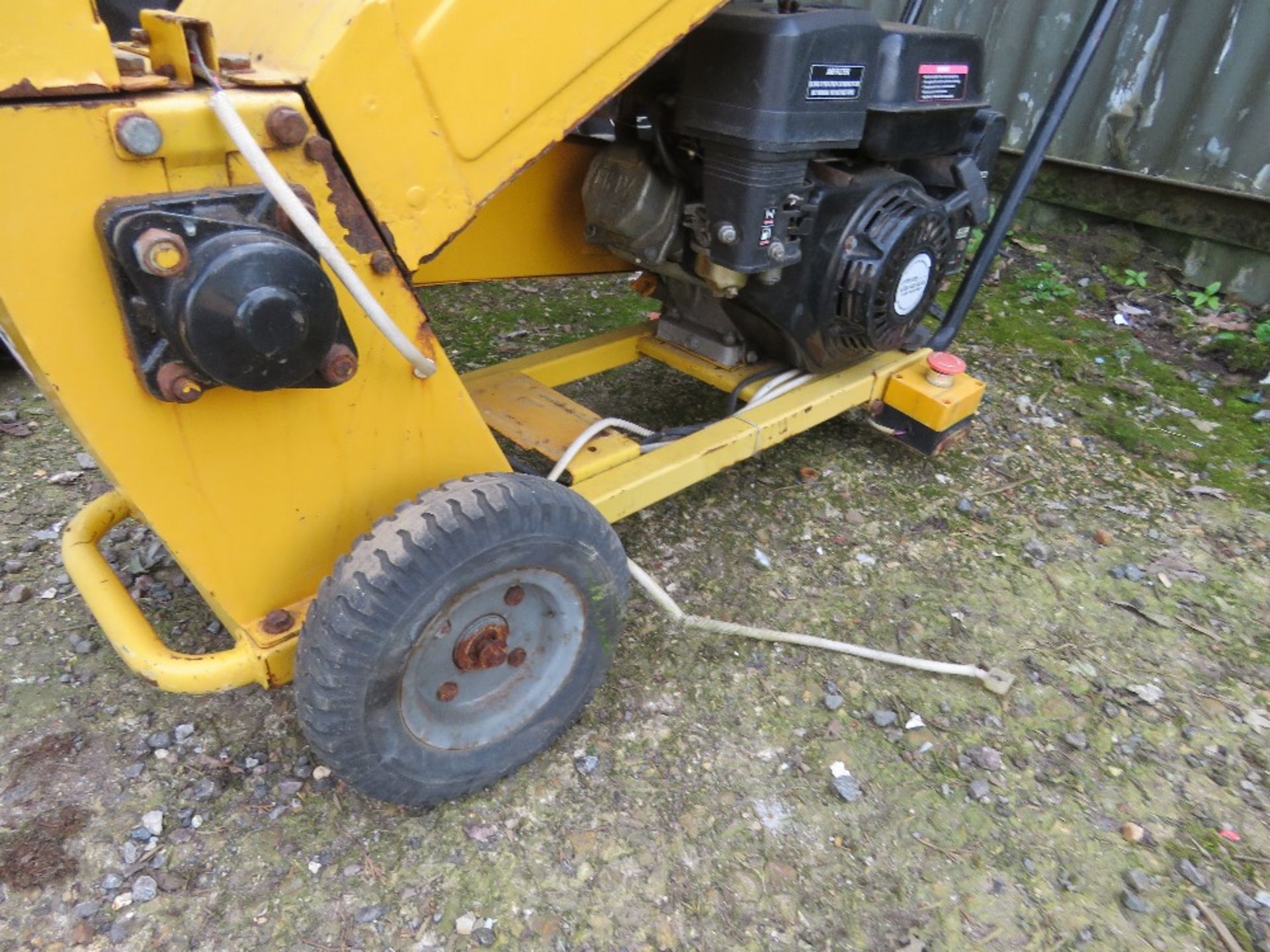 PETROL ENGINED GARDEN CHIPPER/SHREDDER.....THIS LOT IS SOLD UNDER THE AUCTIONEERS MARGIN SCHEME, THE - Image 6 of 6