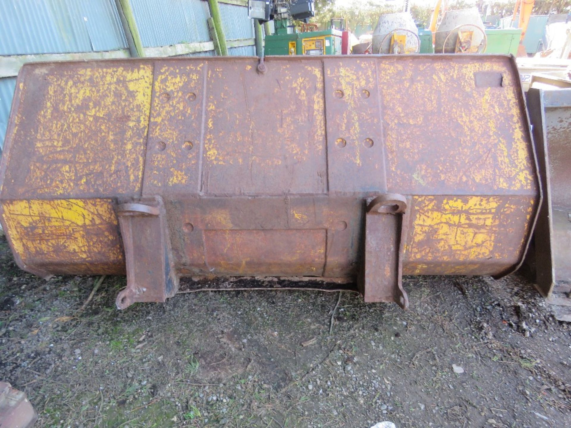 LARGE LOADING SHOVEL BUCKET, 8FT WIDTH APPROX, CONE AND PIN TYPE BRACKETS FITTED. - Image 5 of 5