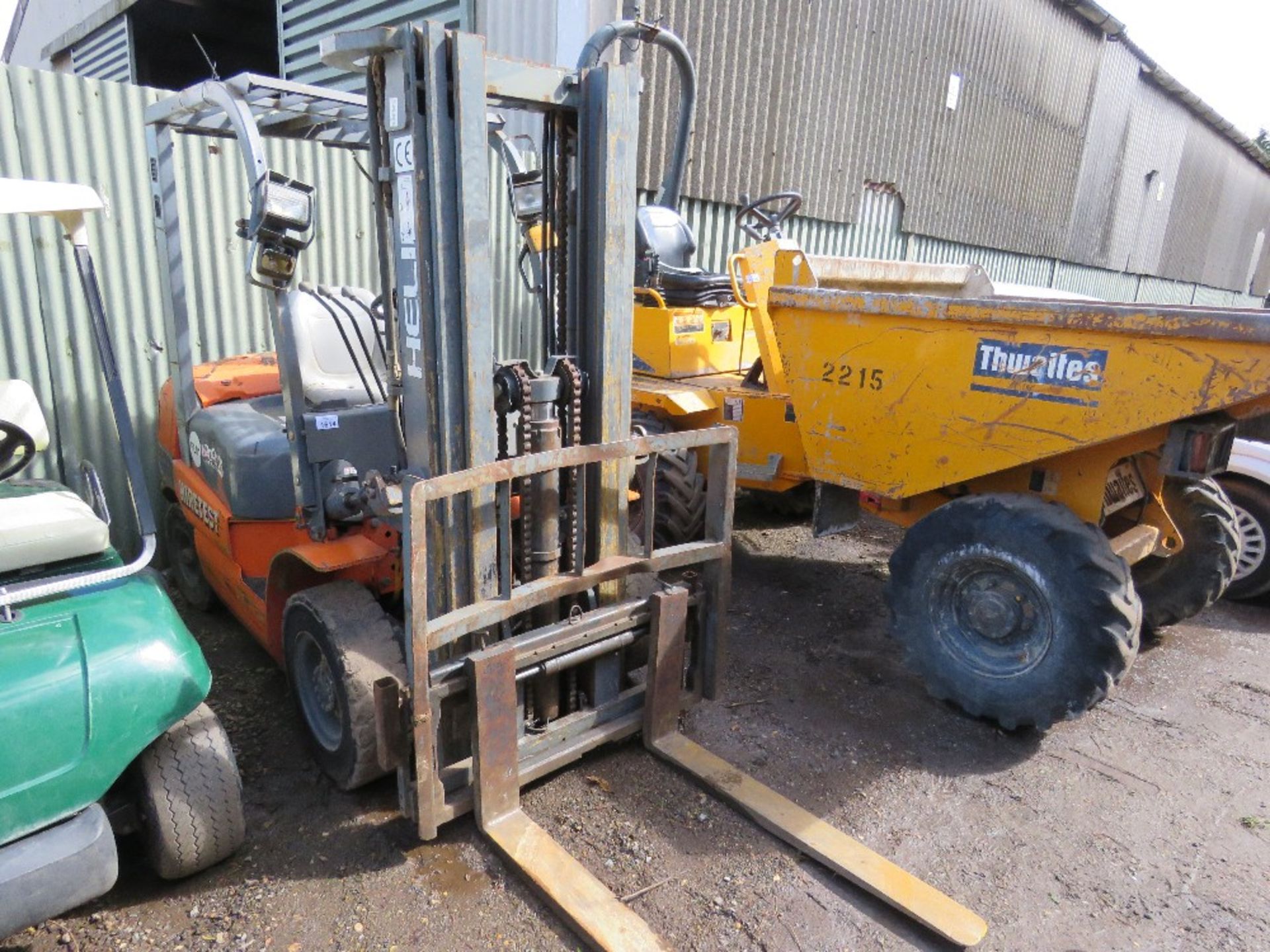 HELI CPCD25 DIESEL ENGINED FORKLIFT TRUCK WITH CONTAINER SPEC MAST/FREE LIFT. 2.5 TONNE LIFT CAPACIT - Image 3 of 12