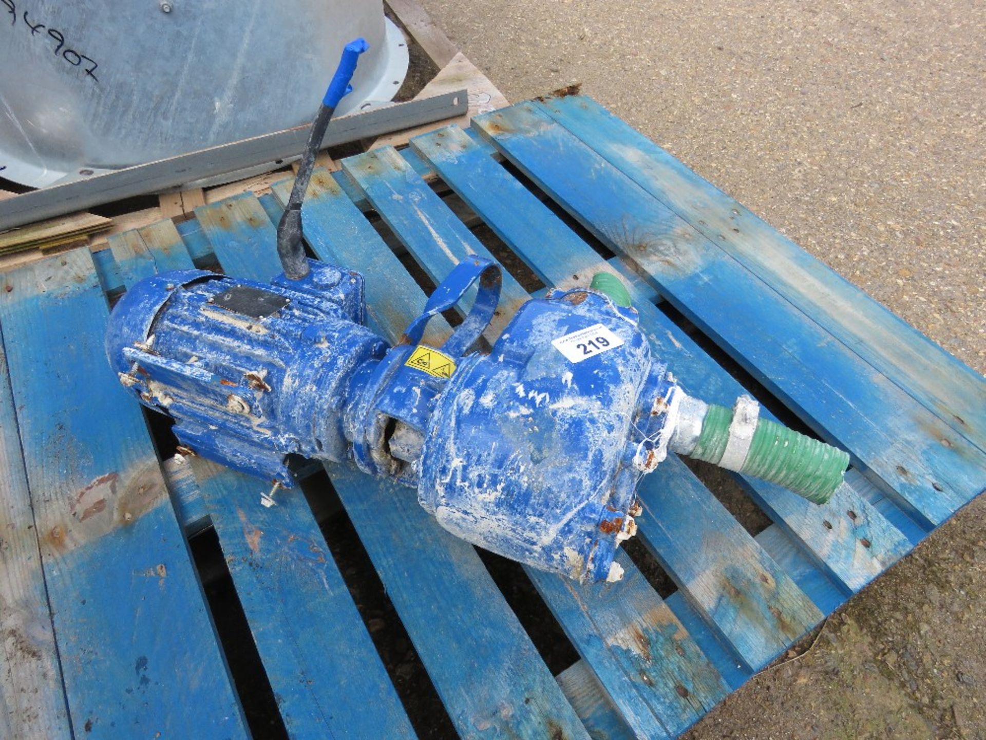 HIGH VOLUME WATER PUMP. WORKING WHEN REMOVED. DONE 4 MONTHS WORK ONLY. SOURCED FROM COMPANY LIQUIDA