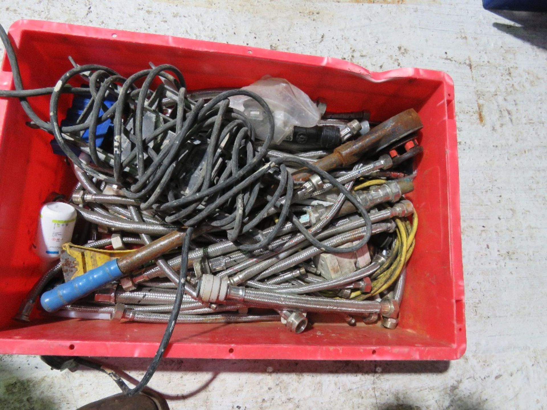 2 X BOXES OF PLUMBING FITTINGS AND SUNDRIES.....THIS LOT IS SOLD UNDER THE AUCTIONEERS MARGIN SCHEME - Image 3 of 3