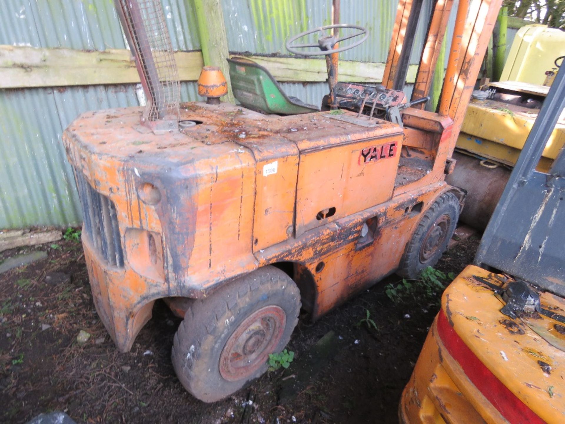 YALE DIESEL FORKLIFT TRUCK. WHEN TESTED WAS SEEN TO DRIVE, BRAKE AND LIFT (STEERING TIGHT). SEE VIDE