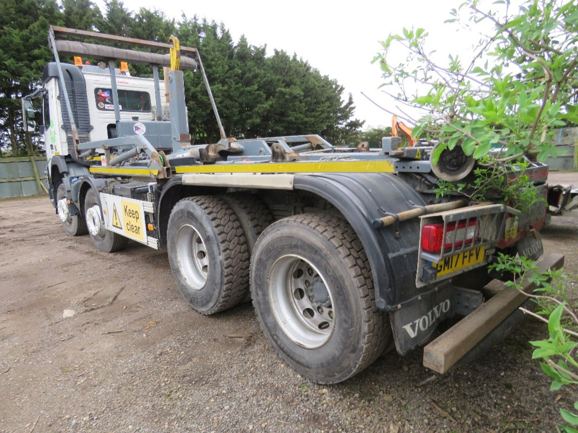 VOLVO FMX420 HOOK LOADER SKIP LORRY, 8X4 REG:GM17 FFV. WITH V5, OWNED BY VENDOR FROM NEW. DIRECT FR - Image 8 of 26