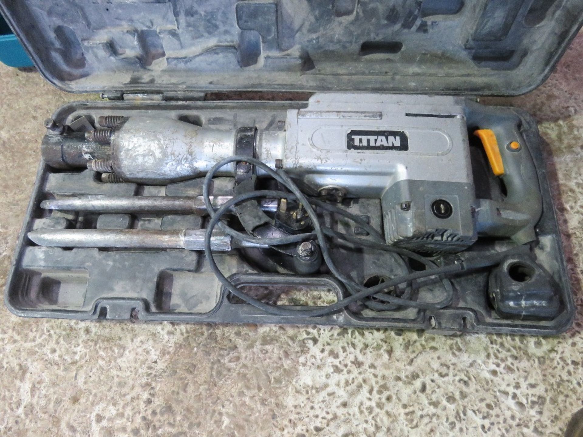 TITAN 240VOLT POWERED BREAKER DRILL IN A CASE.