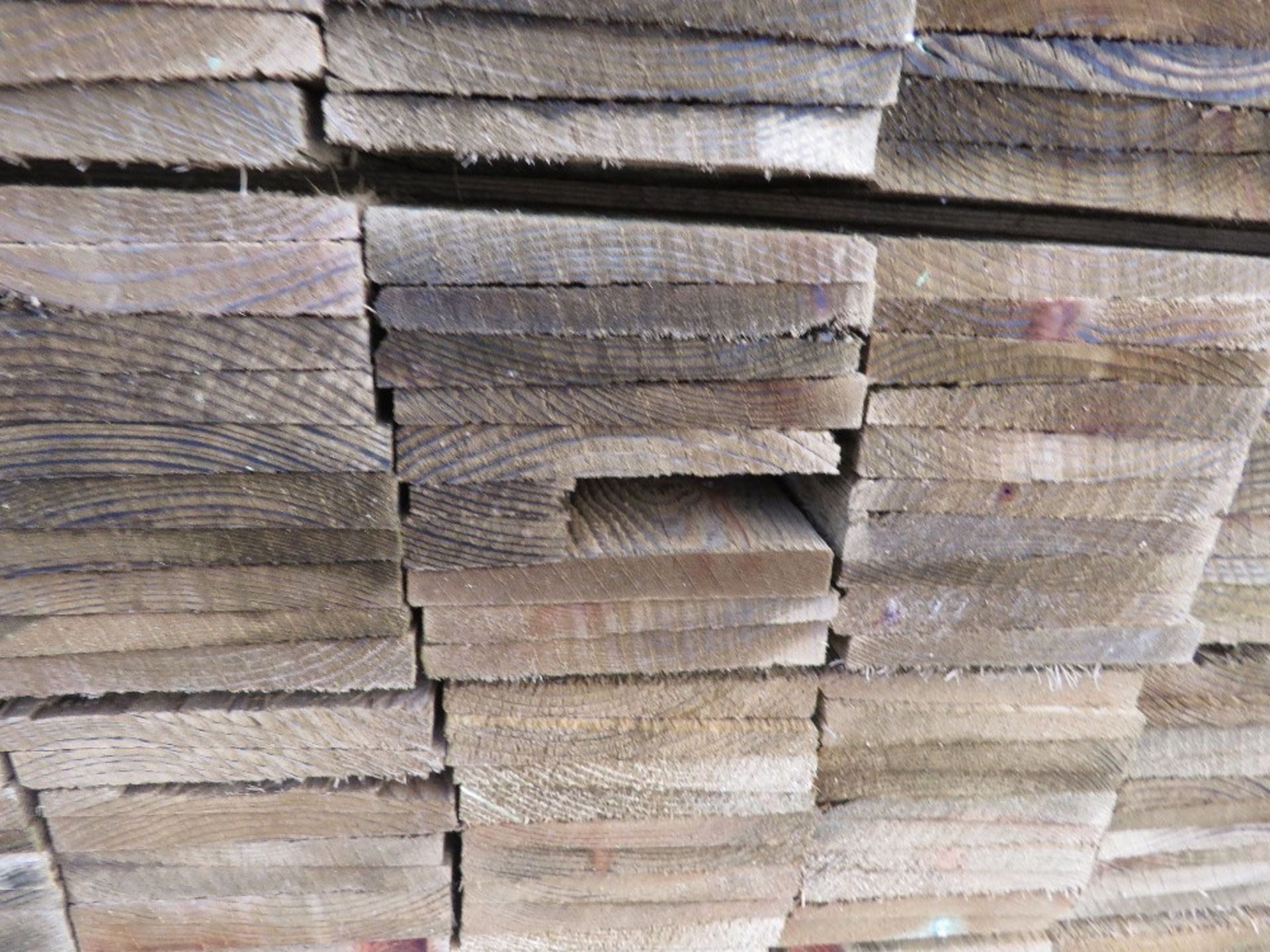 LARGE PACK OF PRESSURE TREATED FEATHER EDGE TIMBER CLADDING BOARDS. 1.20M LENGTH X 100MM WIDTH APPRO - Image 3 of 3