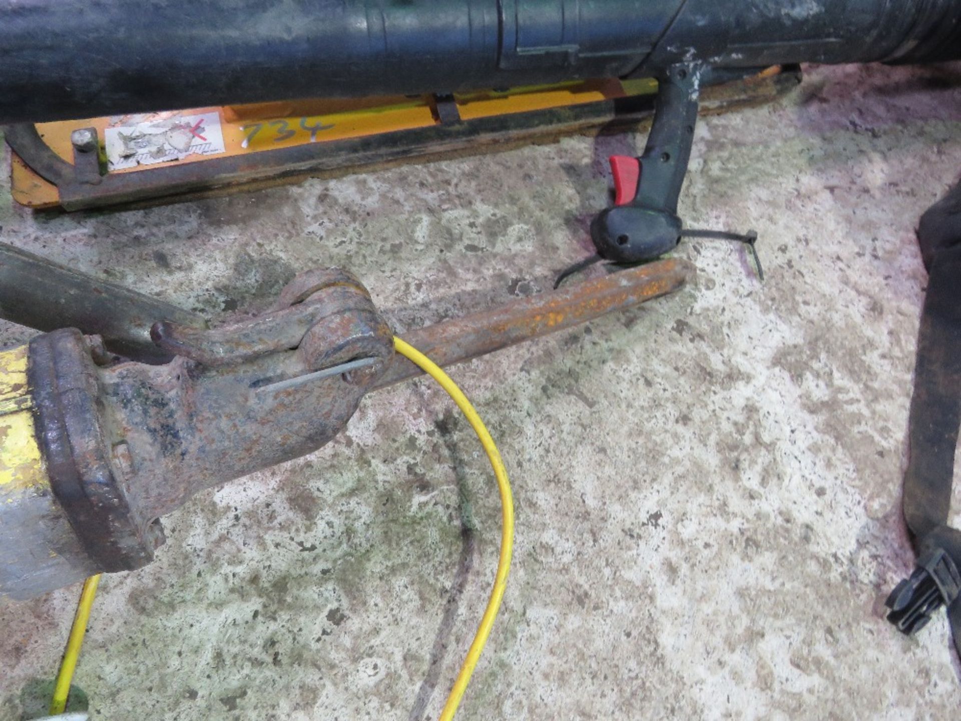 HEAVY DUTY UPRIGHT BREAKER DRILL, 110VOLT. - Image 4 of 4