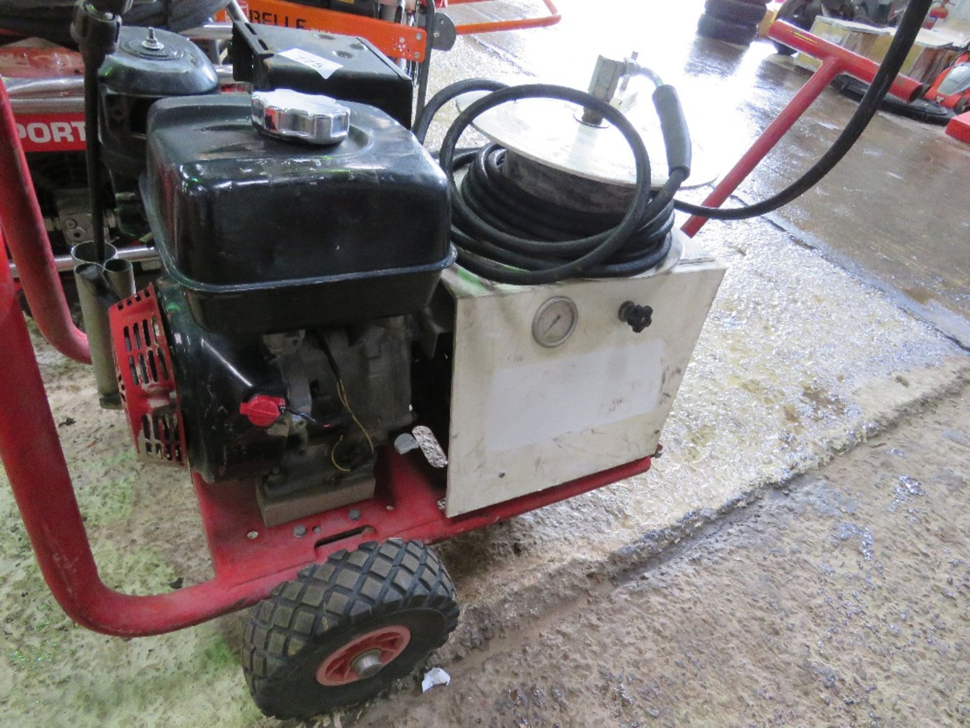 BRENDON HEAVY DUTY PRESSURE WASHER WITH HOSE AND LANCE. - Image 2 of 7