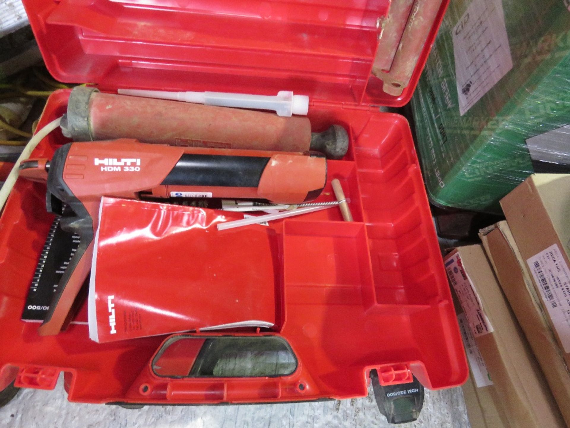 4 X HILTI HDM 330/500 MASTIC SEALANT GUNS. SOURCED FROM COMPANY LIQUIDATION. THIS LOT IS SOLD U - Image 4 of 5