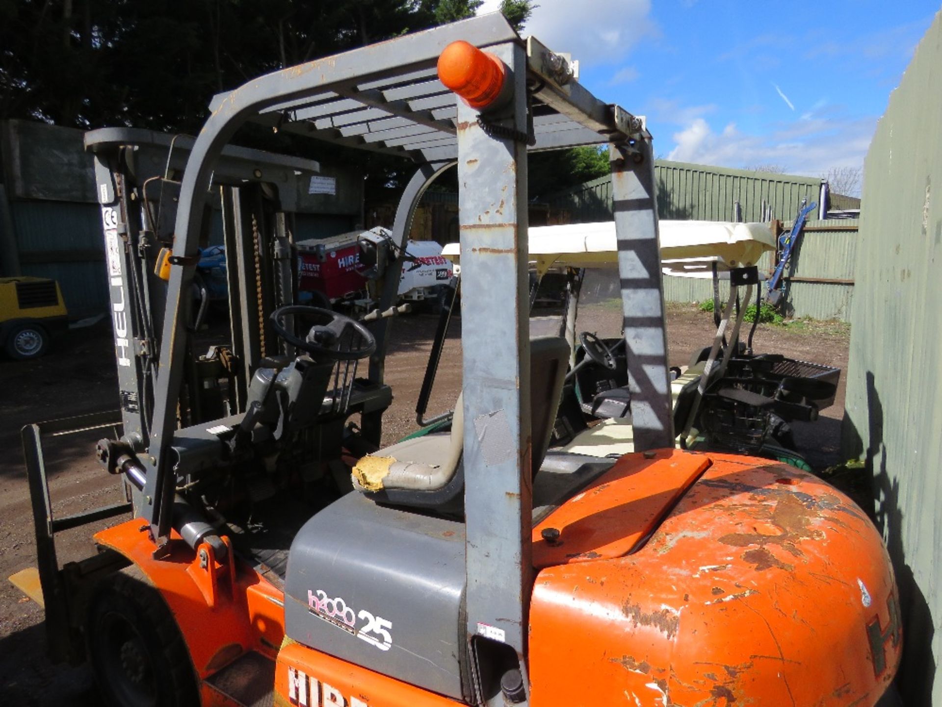 HELI CPCD25 DIESEL ENGINED FORKLIFT TRUCK WITH CONTAINER SPEC MAST/FREE LIFT. 2.5 TONNE LIFT CAPACIT - Image 2 of 12