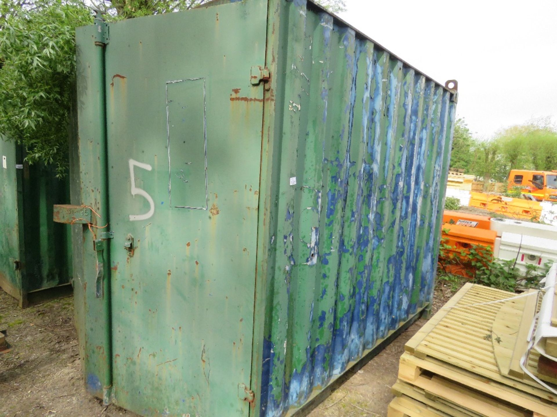 SMALL SECURE CONTAINER STORE, 10FT LENGTH APPROX, 2.2M DOOR ACCESS APPROX.