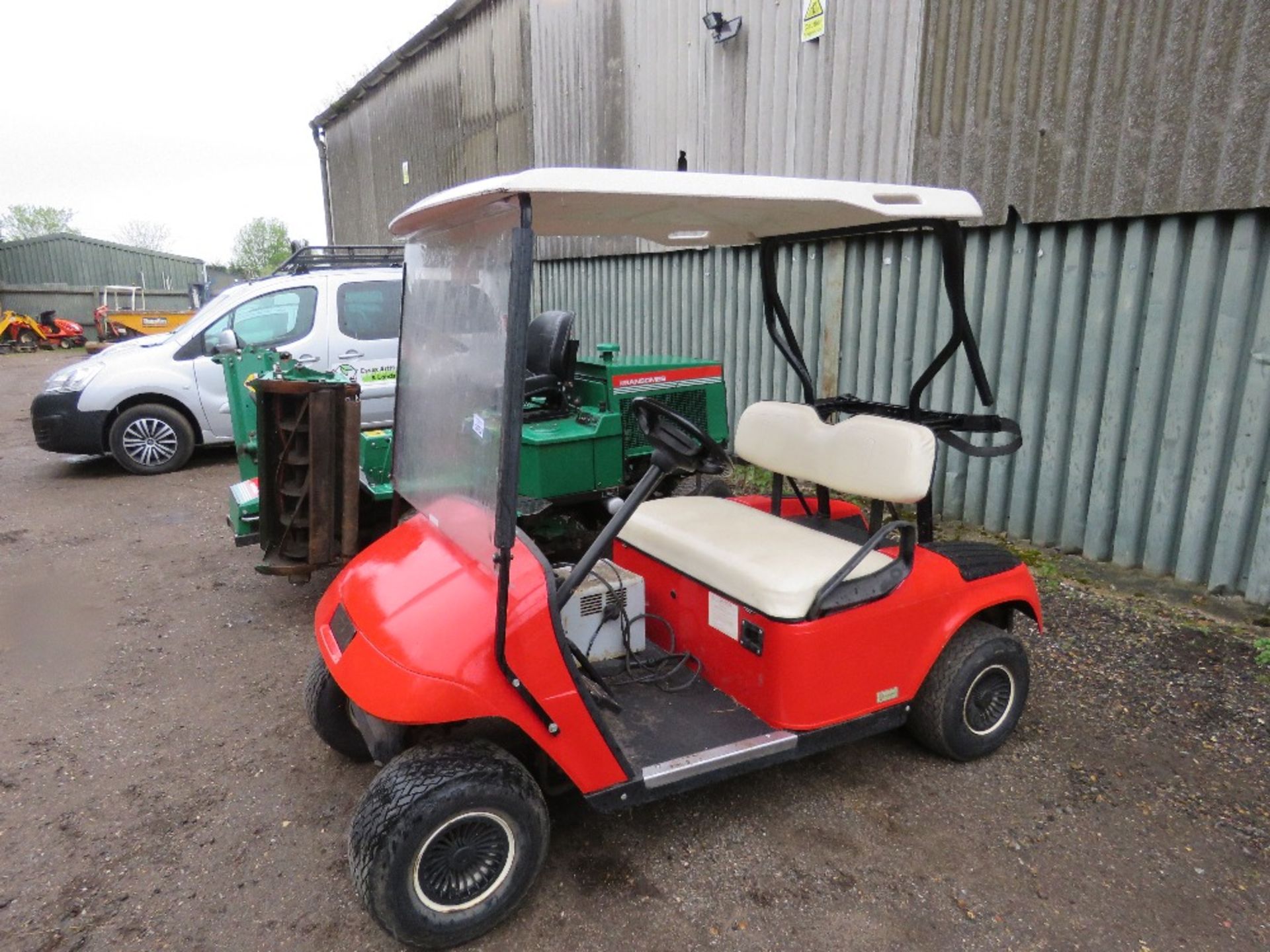 EZGO BATTERY POWERED GOLF BUGGY WITH CAHRGER AND KEY (NOT CHARGED...UNTESTED)....THIS LOT IS SOLD UN - Image 3 of 8