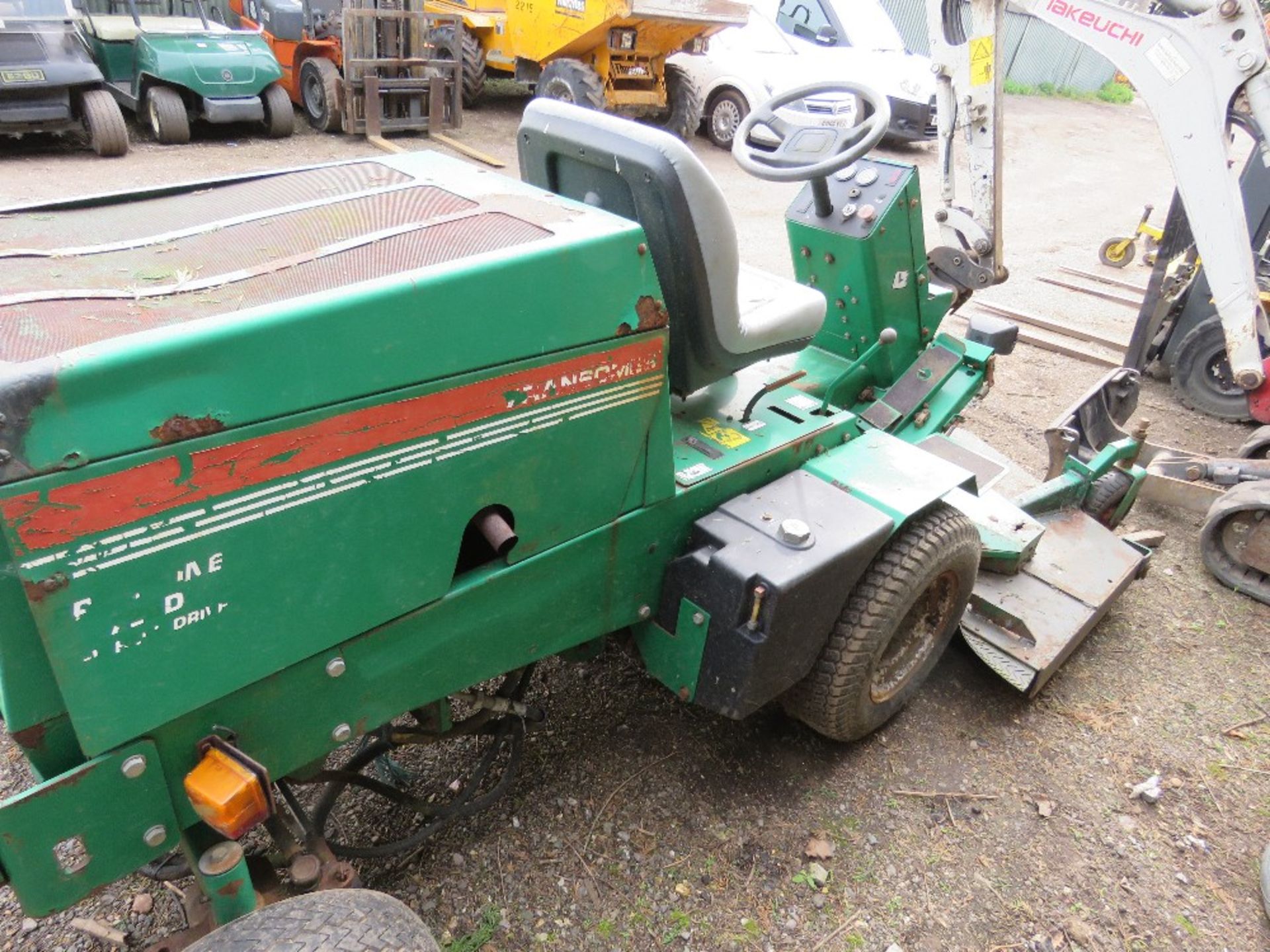 RANSOMES FRONTLINE 728D OUTFRONT RIDE ON MOWER. 4WD. 6FT CUT APPROX. WHEN TESTED WAS SEEN TO RUN AND - Image 6 of 8