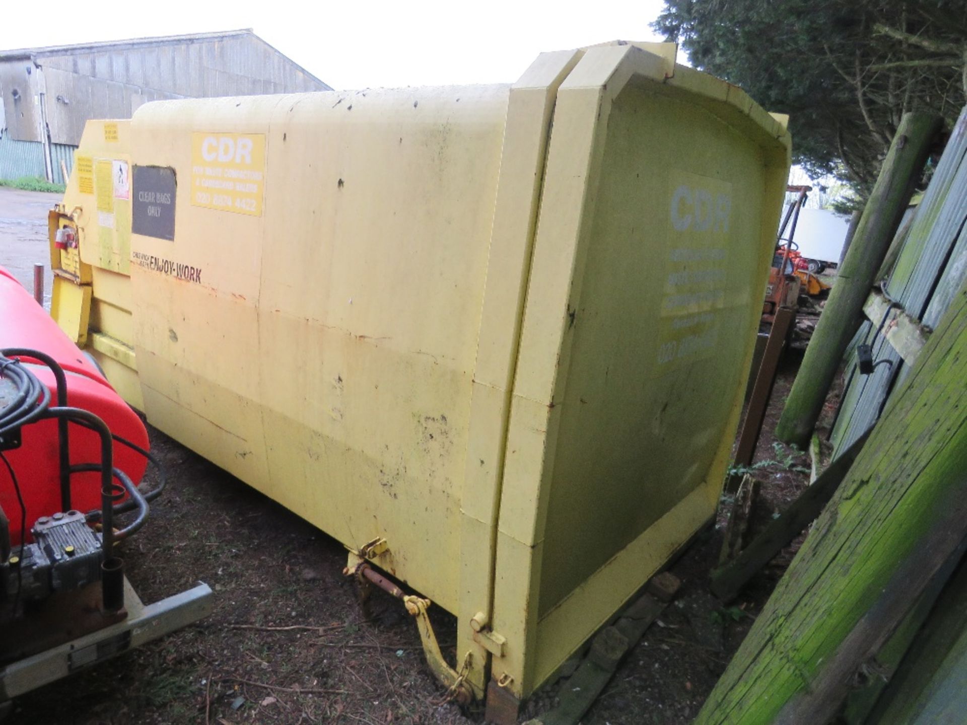 CHISWICK PARK ENJOY-WORK HL5 MOUNTED ELECTRIC POWERED COMPACTOR BIN. 12FT OVERALL LENGTH APPROX. DIR - Image 6 of 7