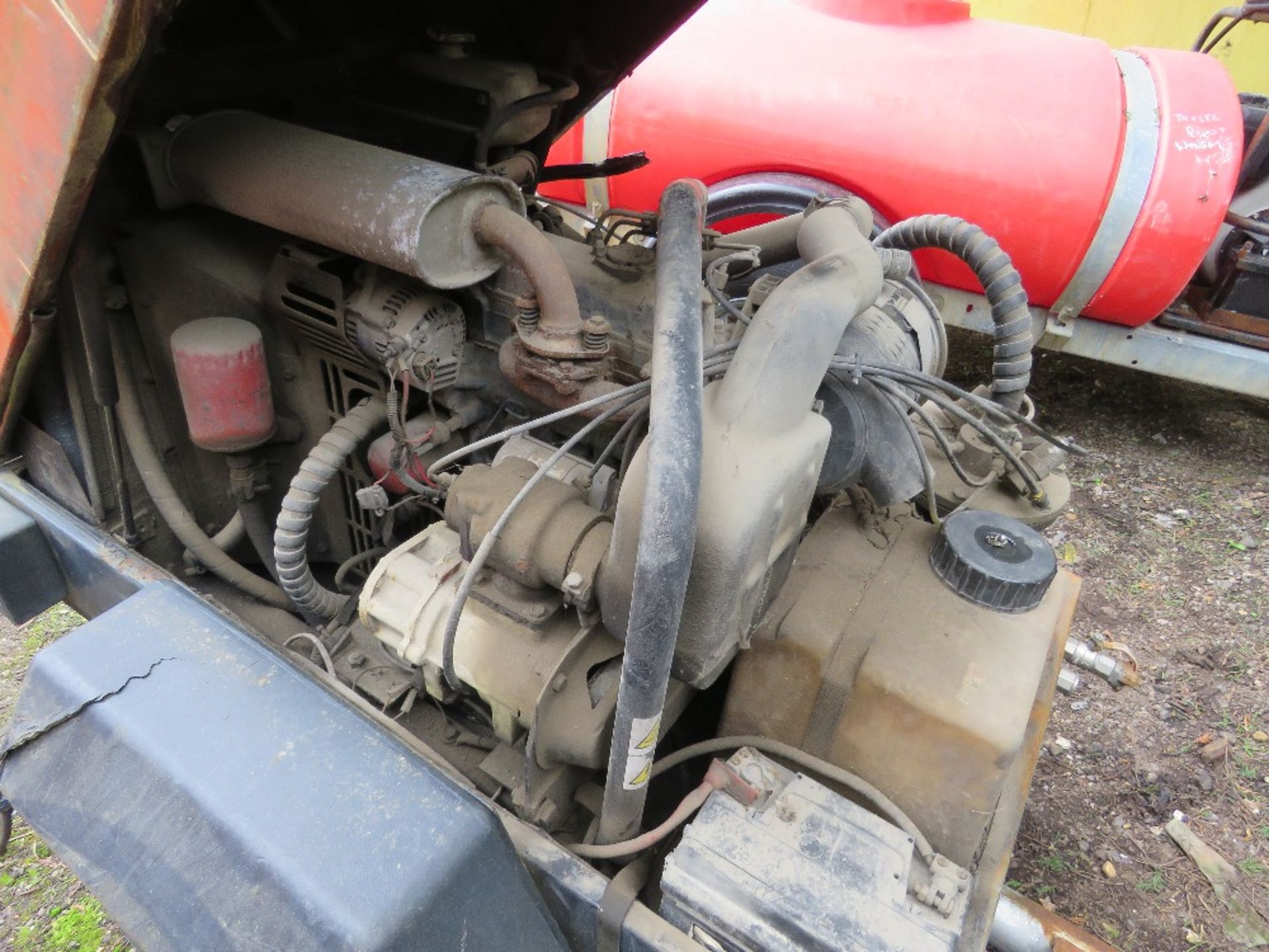 INGERSOLL RAND 720 TOWED ROAD COMPRESSOR. KUBOTA ENGINE. BEEN IN LONG TERM STORAGE, UNTESTED, CONDIT - Image 8 of 10