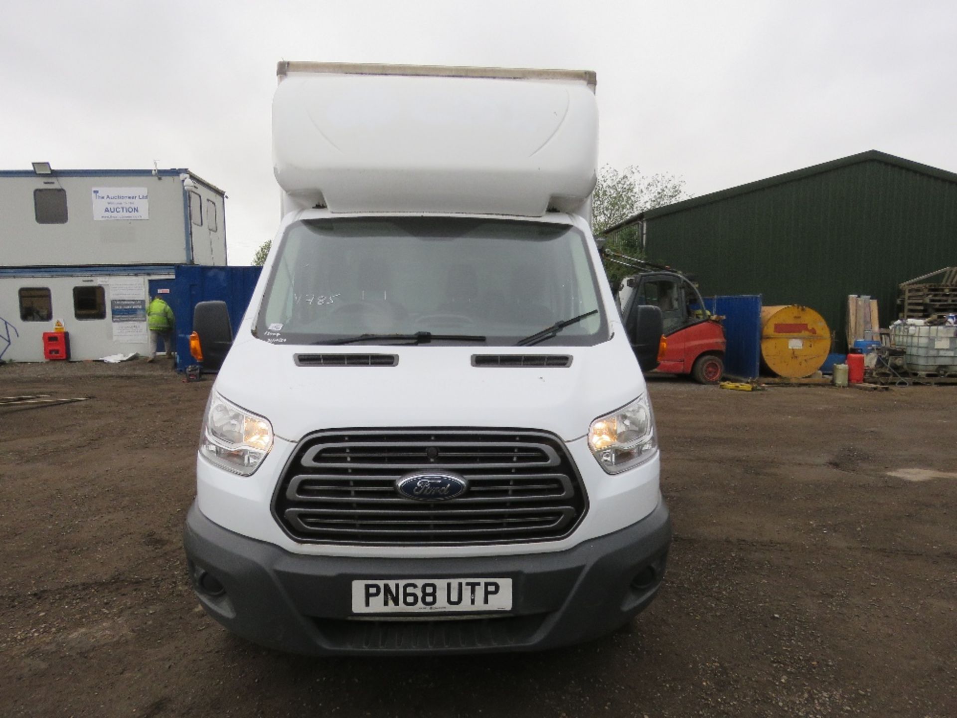 FORD TRANSIT 350 LUTON BOX VAN WITH TAIL LIFT. REG:PN68 UTP. WITH MOT UNTIL 31/10/24. V5 DOCUMENT, - Image 2 of 12