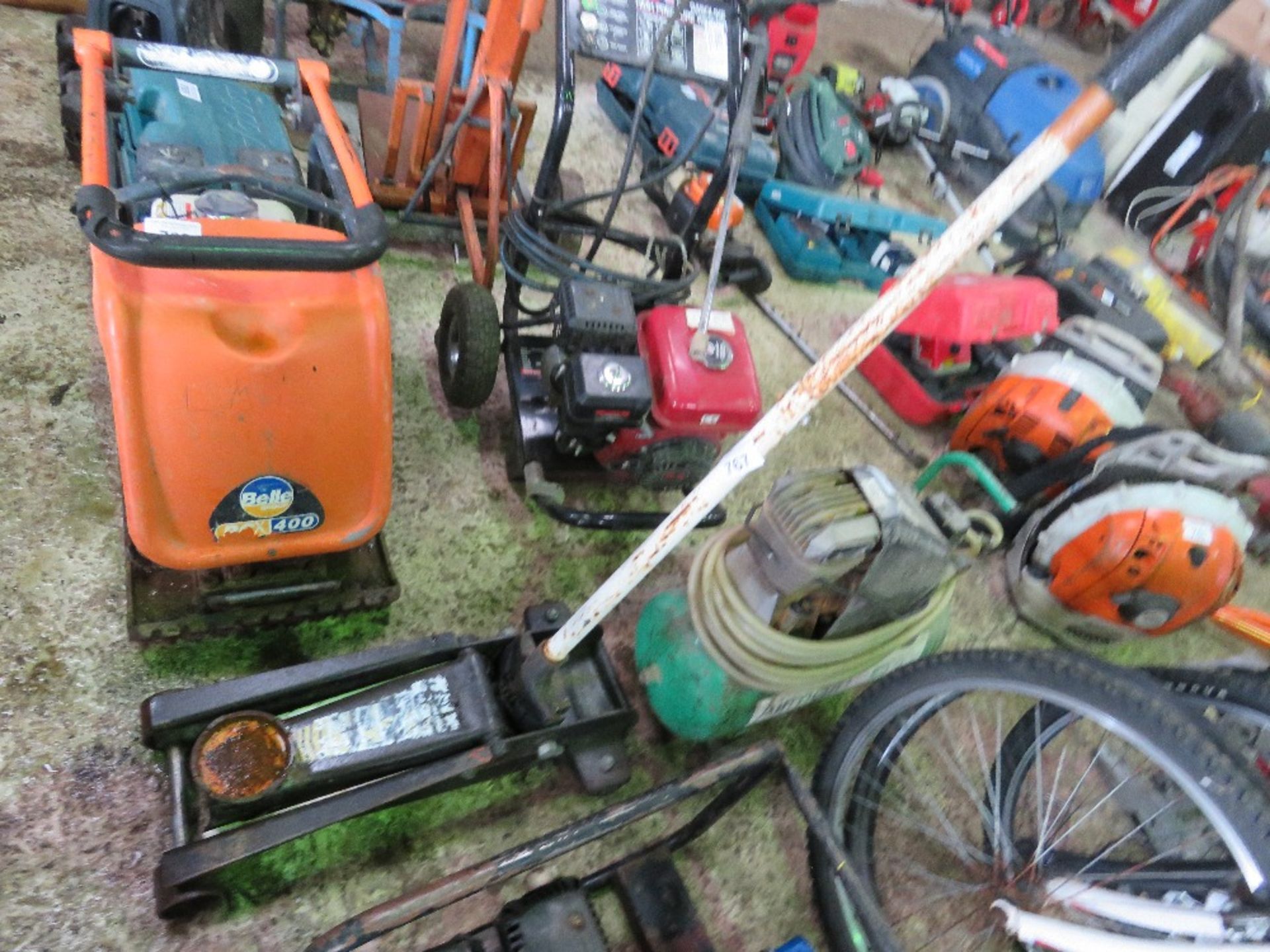 TROLLEY JACK.....THIS LOT IS SOLD UNDER THE AUCTIONEERS MARGIN SCHEME, THEREFORE NO VAT WILL BE CHAR - Bild 3 aus 3