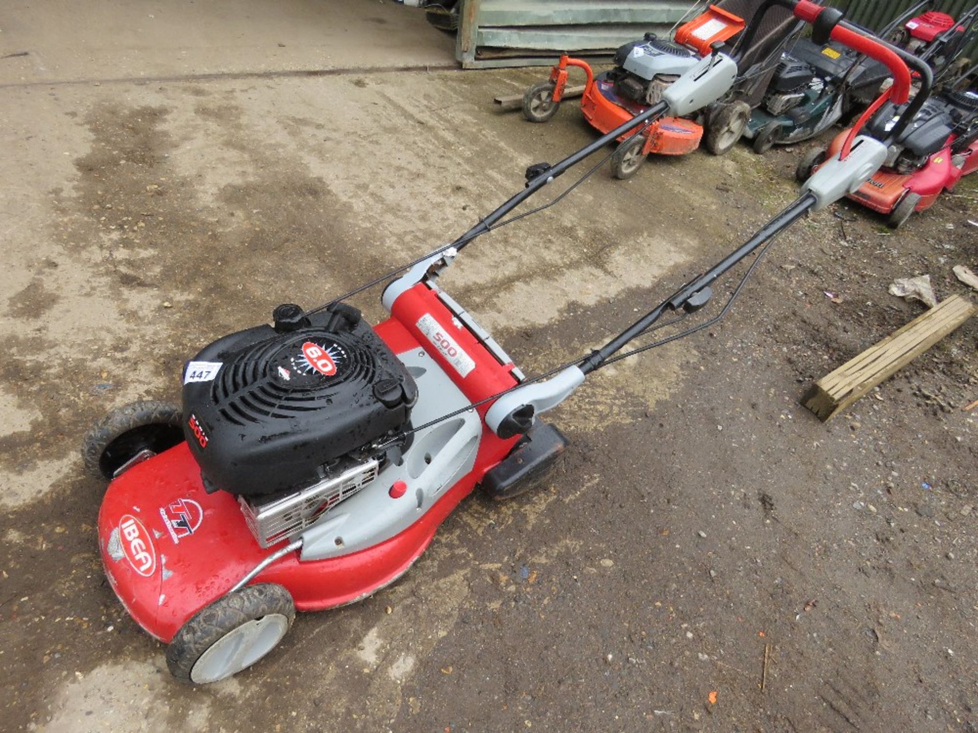 IBEA PETROL ENGINE ROLLER MOWER, NO COLLECTOR.....THIS LOT IS SOLD UNDER THE AUCTIONEERS MARGIN SCHE - Bild 2 aus 4