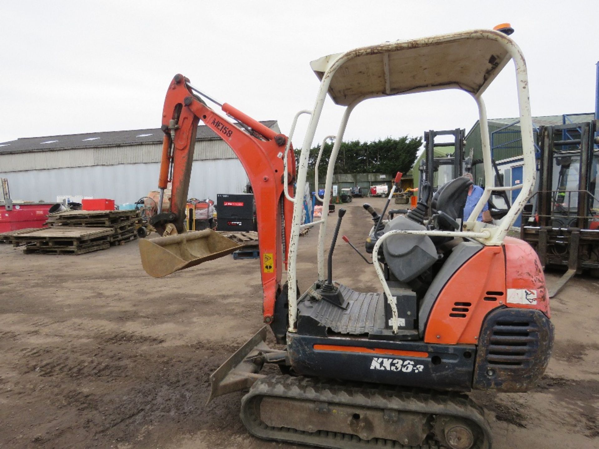 KUBOTA KX36-3 MINI EXCAVATOR YEAR 2011. SN:79136. 3975 REC HOURS. WITH ONE BUCKET AS FITTED. DIRECT - Image 6 of 13