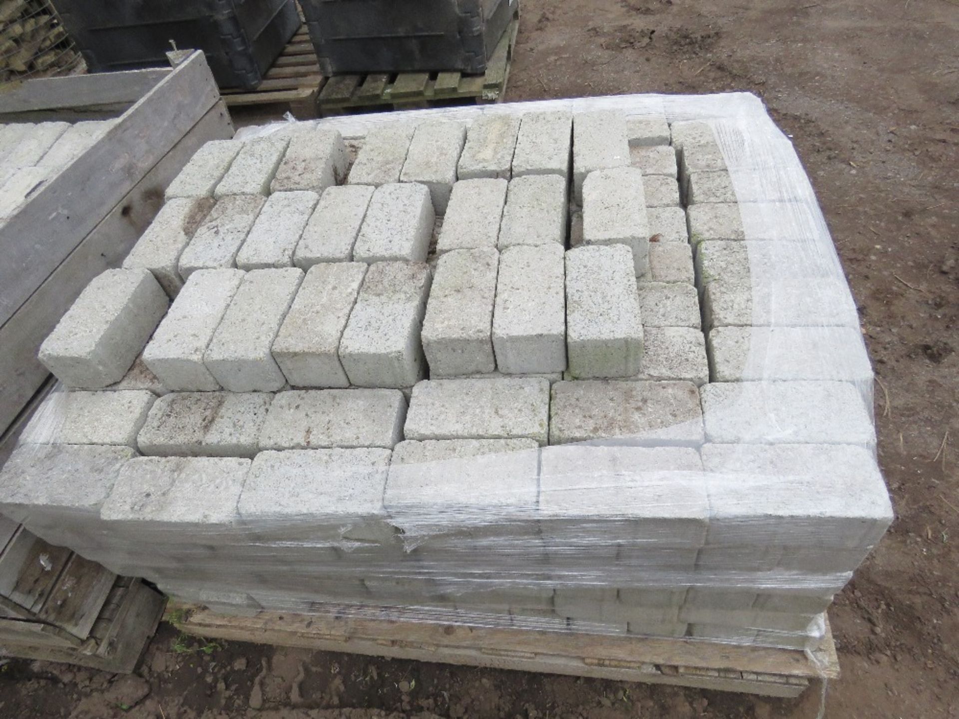 2 X PALLETS OF LIGHT GREY BLOCK PAVERS.....THIS LOT IS SOLD UNDER THE AUCTIONEERS MARGIN SCHEME, THE - Image 3 of 10