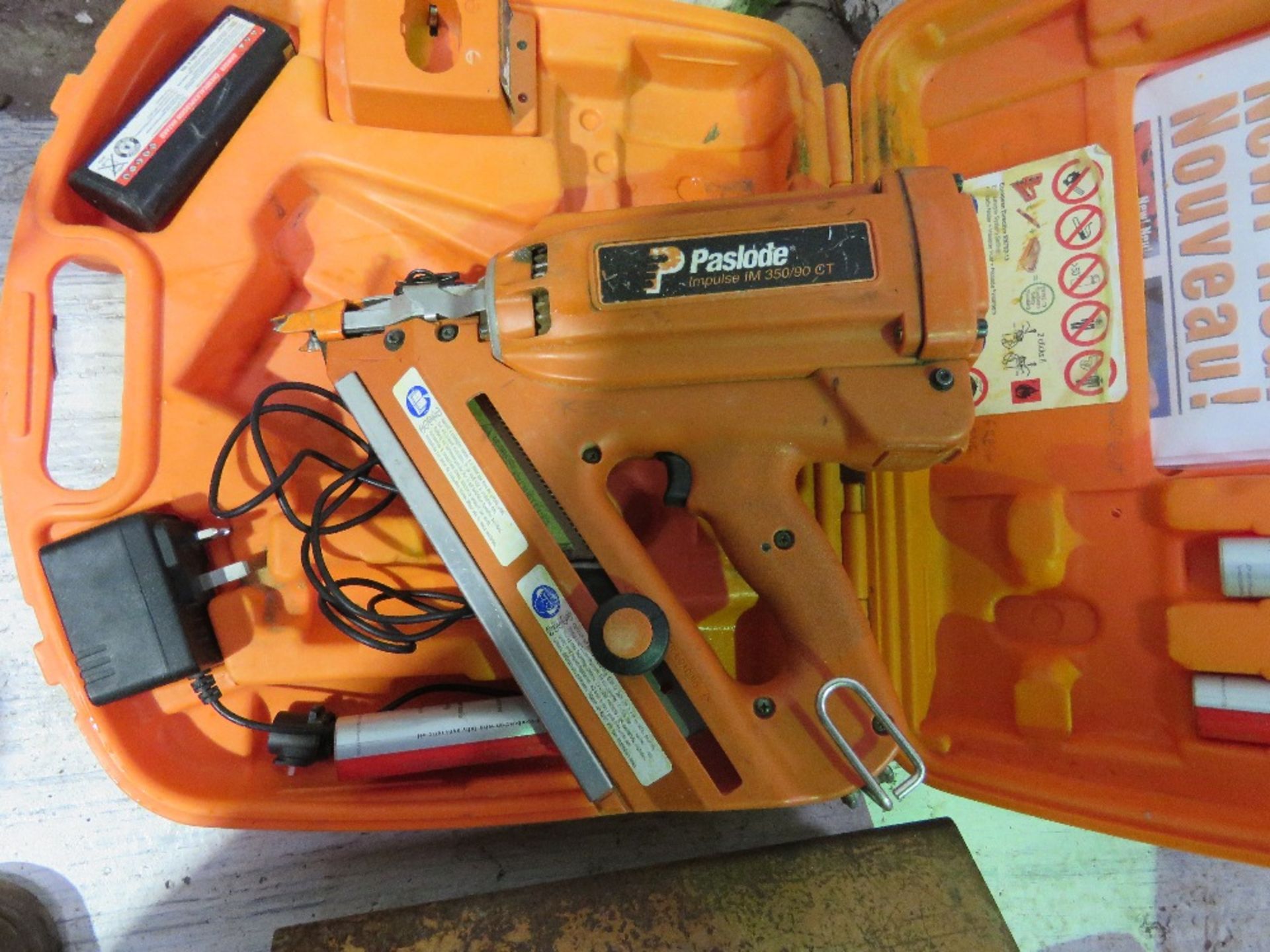 PASLODE NAIL GUN PLUS A SPIT NAIL GUN.....THIS LOT IS SOLD UNDER THE AUCTIONEERS MARGIN SCHEME, THER - Image 6 of 6