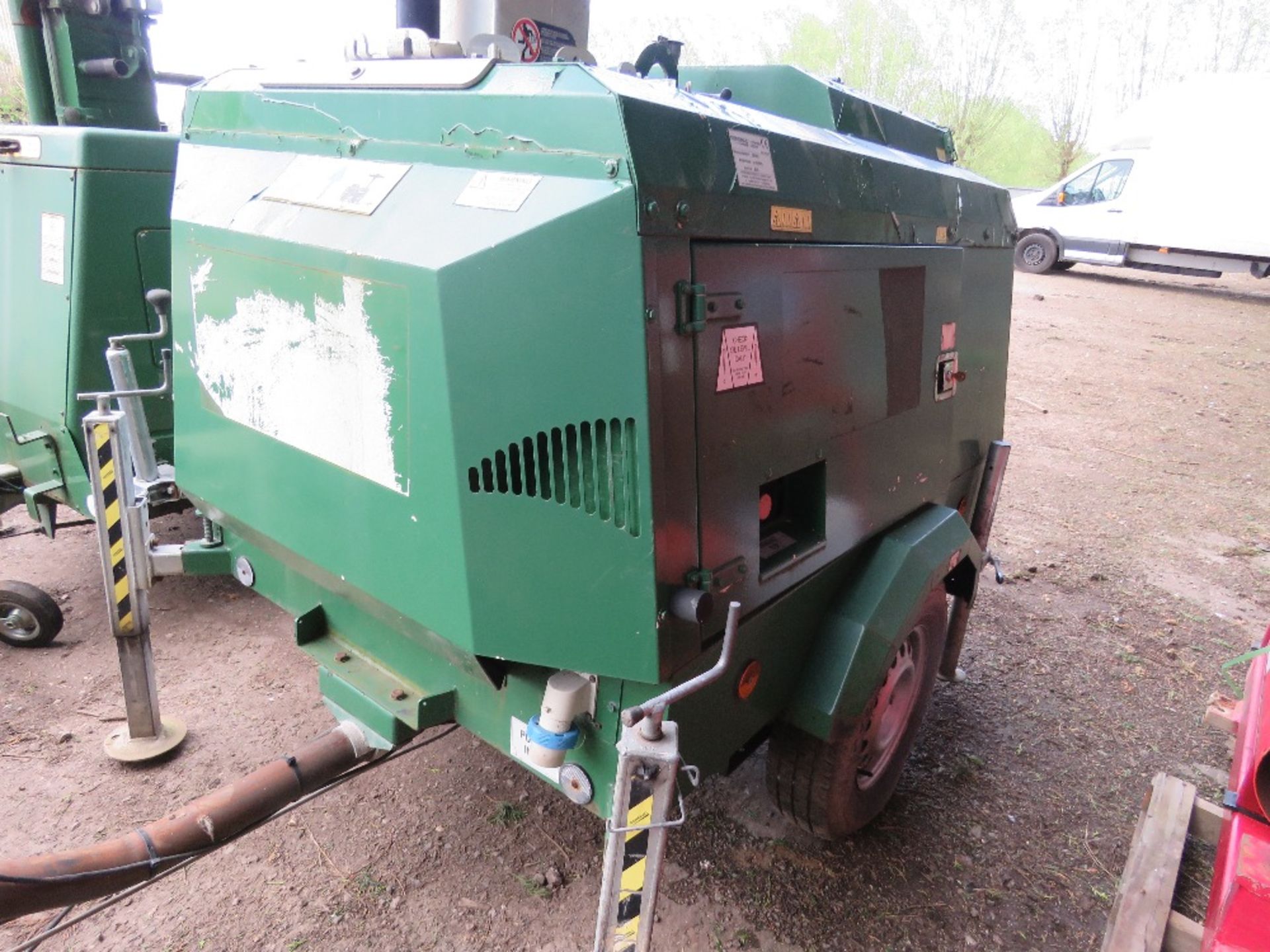 JCB LINZ POWERED LED LIGHTING TOWER WITH BATTERY PACK. 5KVA RATED ALTERNATOR. - Image 4 of 9