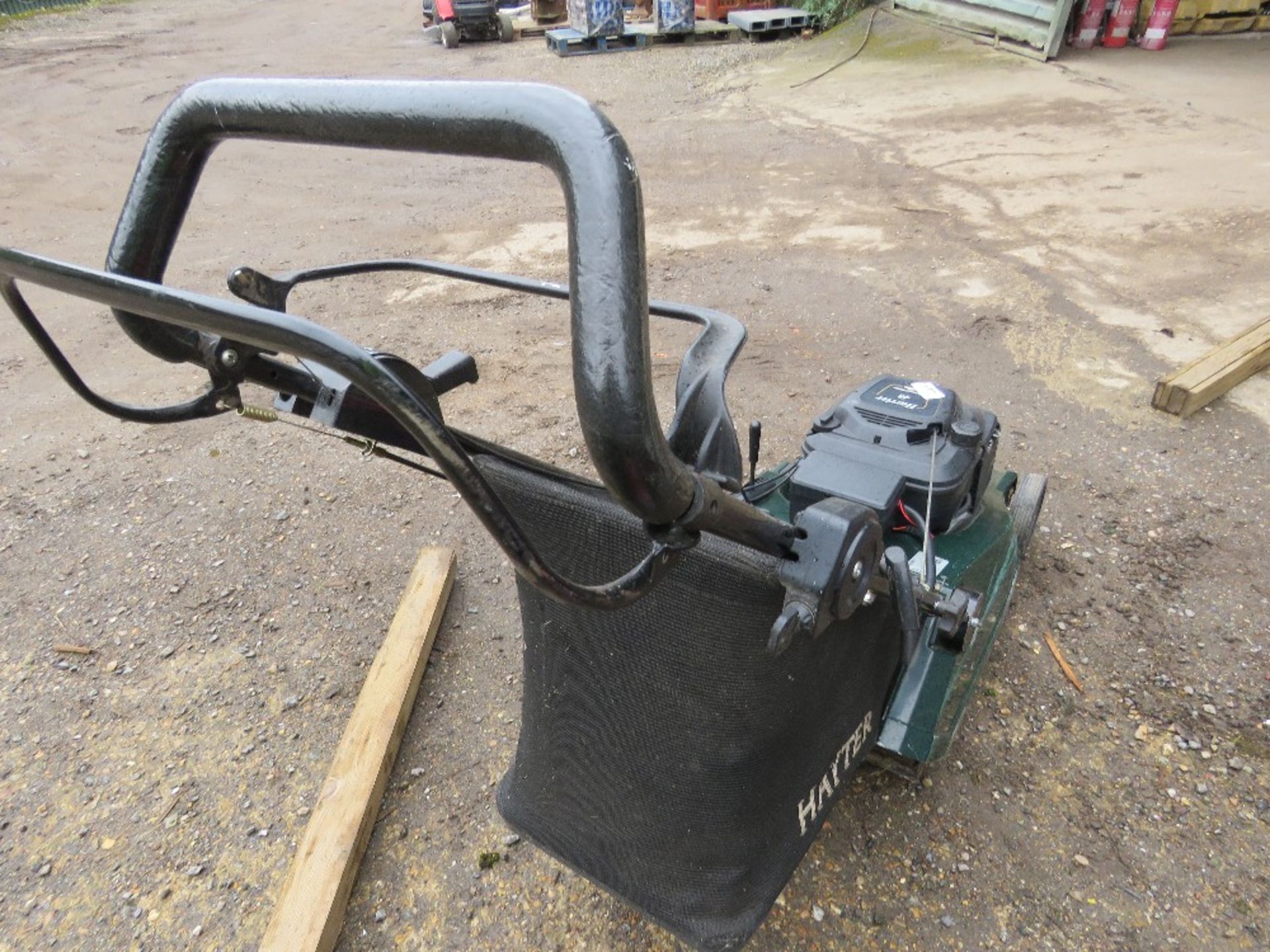 HAYTER HARRIER 48 ROLLER MOWER WITH A COLLECTOR.....THIS LOT IS SOLD UNDER THE AUCTIONEERS MARGIN SC - Bild 3 aus 3
