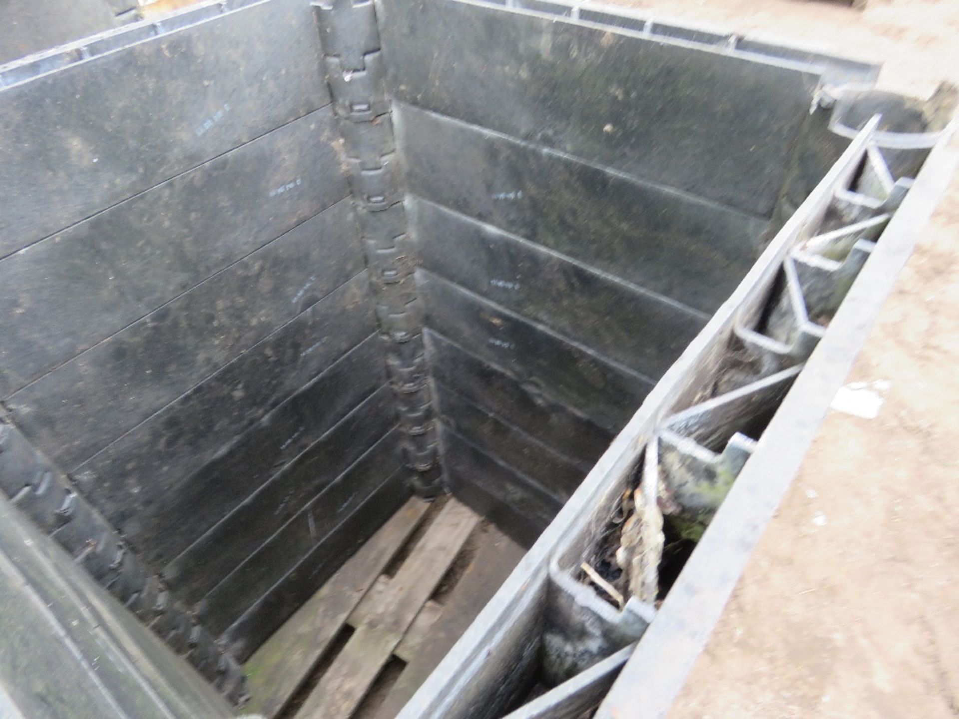 17NO PLASTIC MANHOLE RINGS, RECTANGULAR SHAPED.....THIS LOT IS SOLD UNDER THE AUCTIONEERS MARGIN SCH - Image 3 of 5