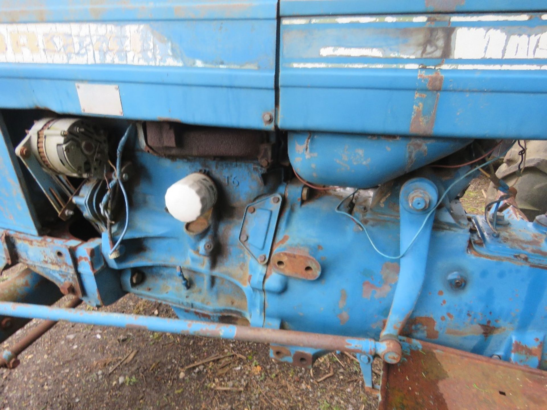 FORD 4000 CLASSIC 2WD TRACTOR.ORIGINALLY SUPPLIED BY SUSSEX TRACTORS. DIRECT FROM LOCAL COLLECTION. - Image 9 of 10