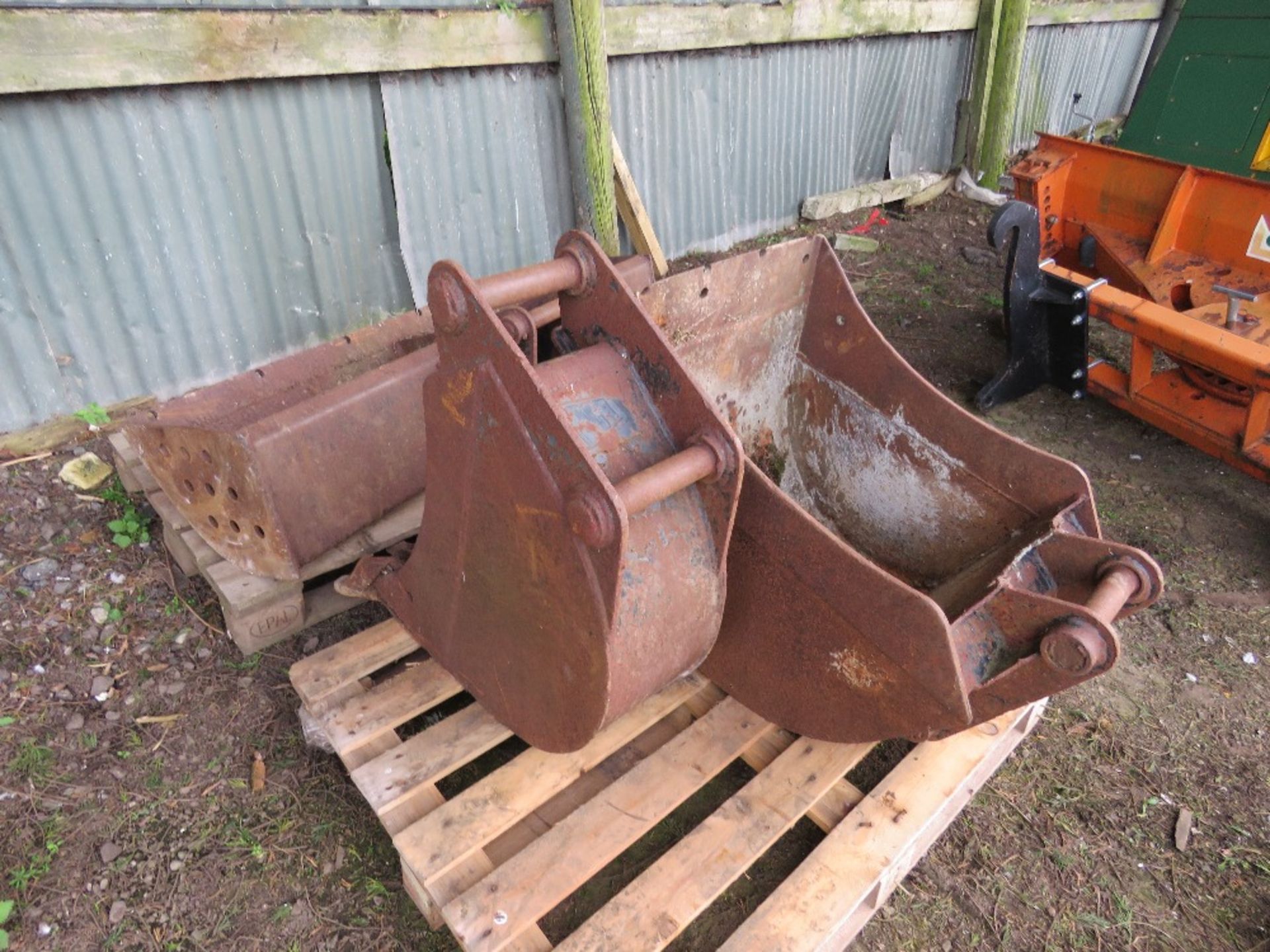 SET OF 3NO JCB BUCKETS ON 45MM PINS. 2FT, 12" & GRADING. 345MM PIN CENTRES, 180MM THROAT APPROX..... - Image 2 of 4