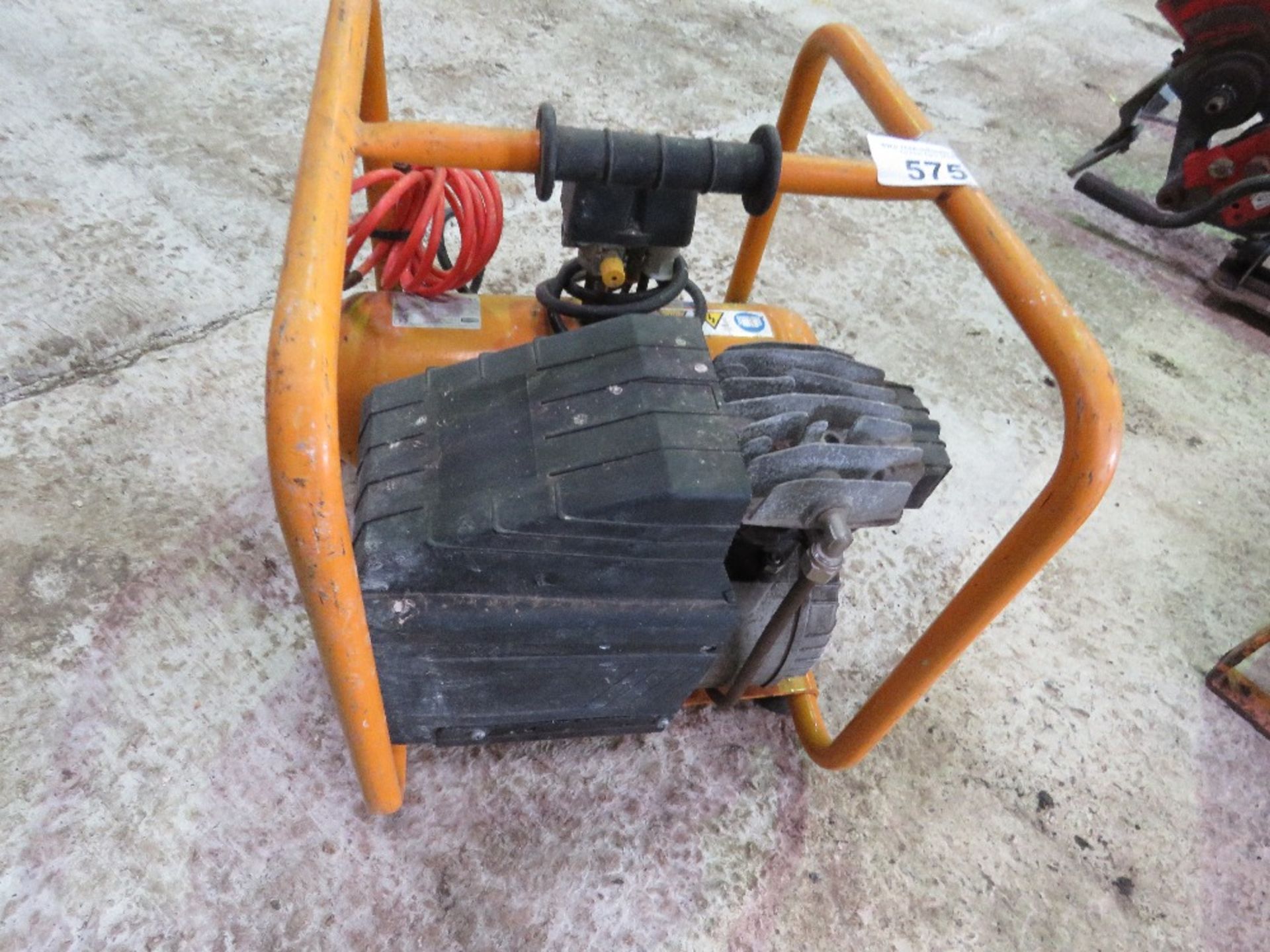 SMALL SIZED 110VOLT COMPRESSOR.....THIS LOT IS SOLD UNDER THE AUCTIONEERS MARGIN SCHEME, THEREFORE N - Image 2 of 4