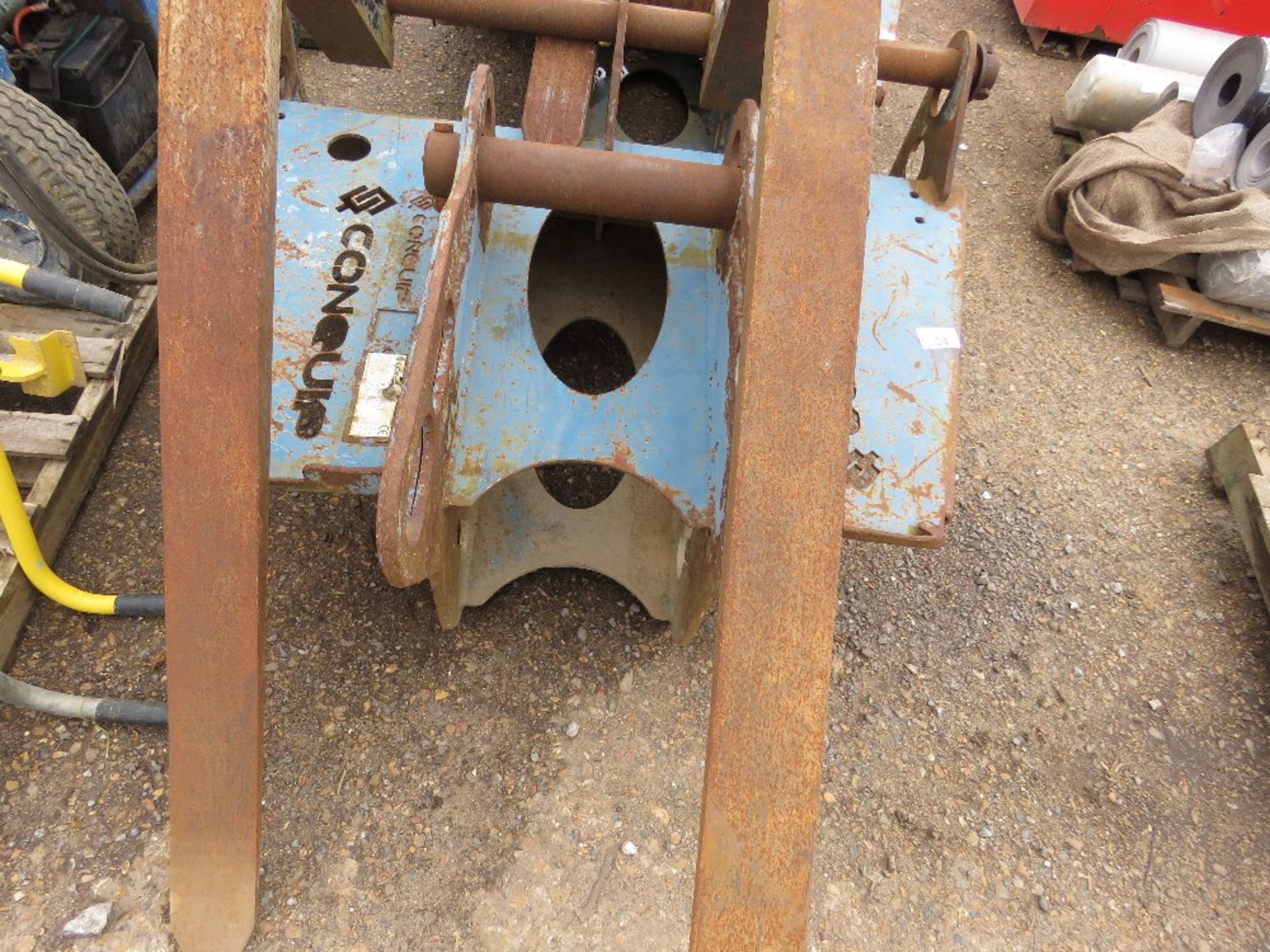 SET OF CONQUIP EXCAVATOR MOUNTED PALLET FORKS. SOURCED FROM COMPANY LIQUIDATION. - Image 2 of 5