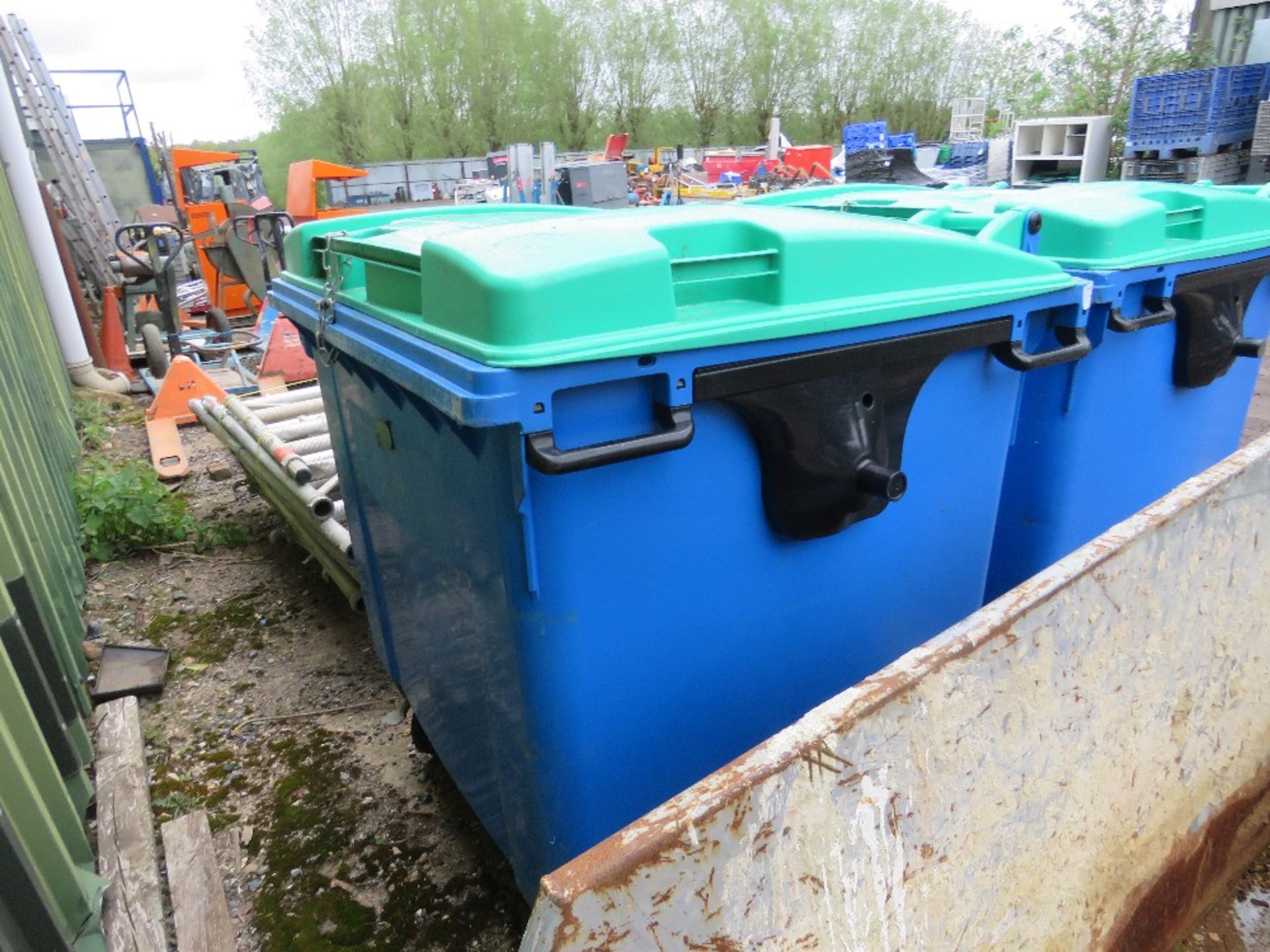 LARGE PLASTIC WHEELED WASTE BIN, EMPTY. - Image 2 of 2