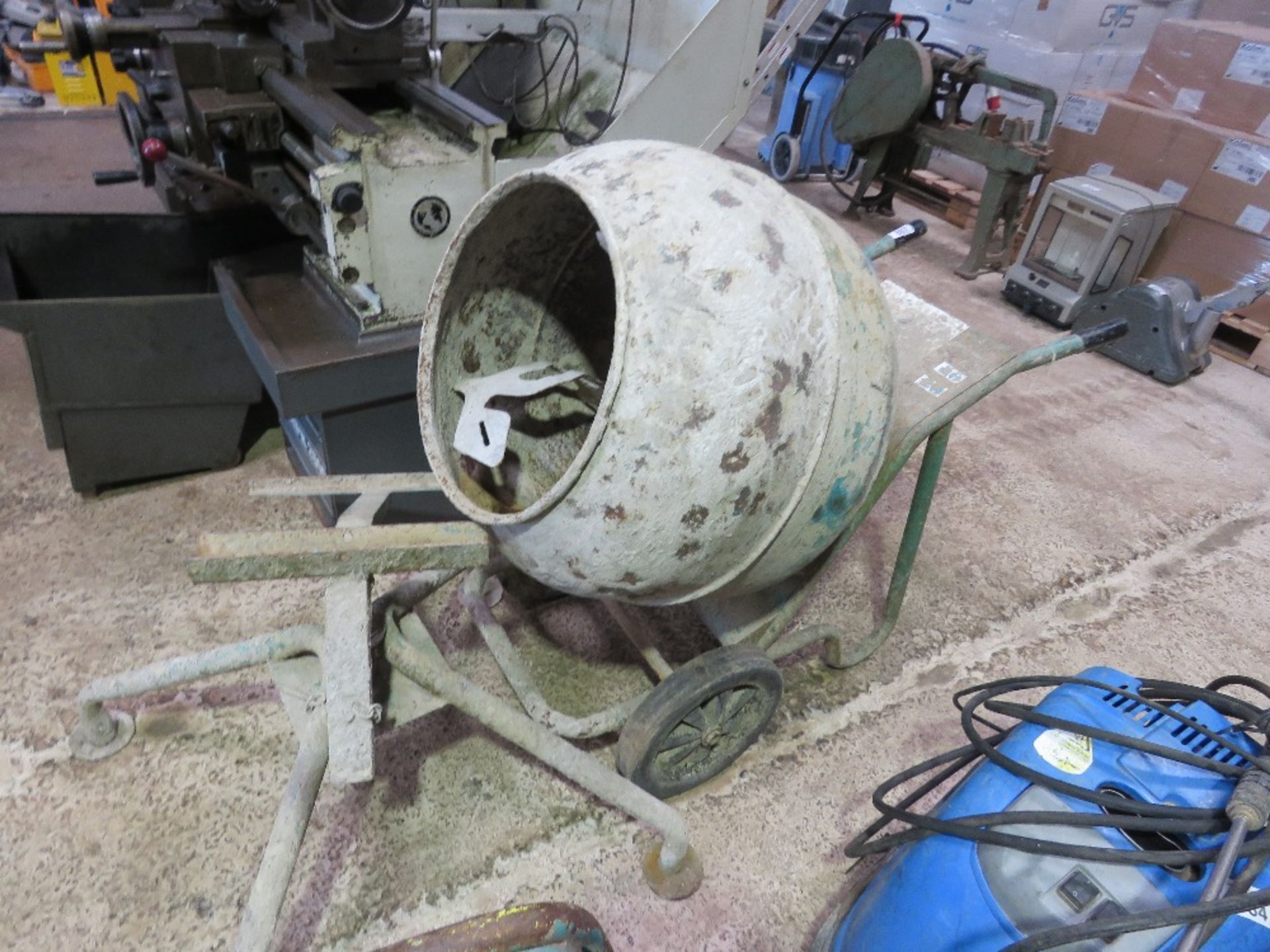 CEMENT MIXER WITH STAND, 240VOLT POWERED.....THIS LOT IS SOLD UNDER THE AUCTIONEERS MARGIN SCHEME, T - Image 3 of 4