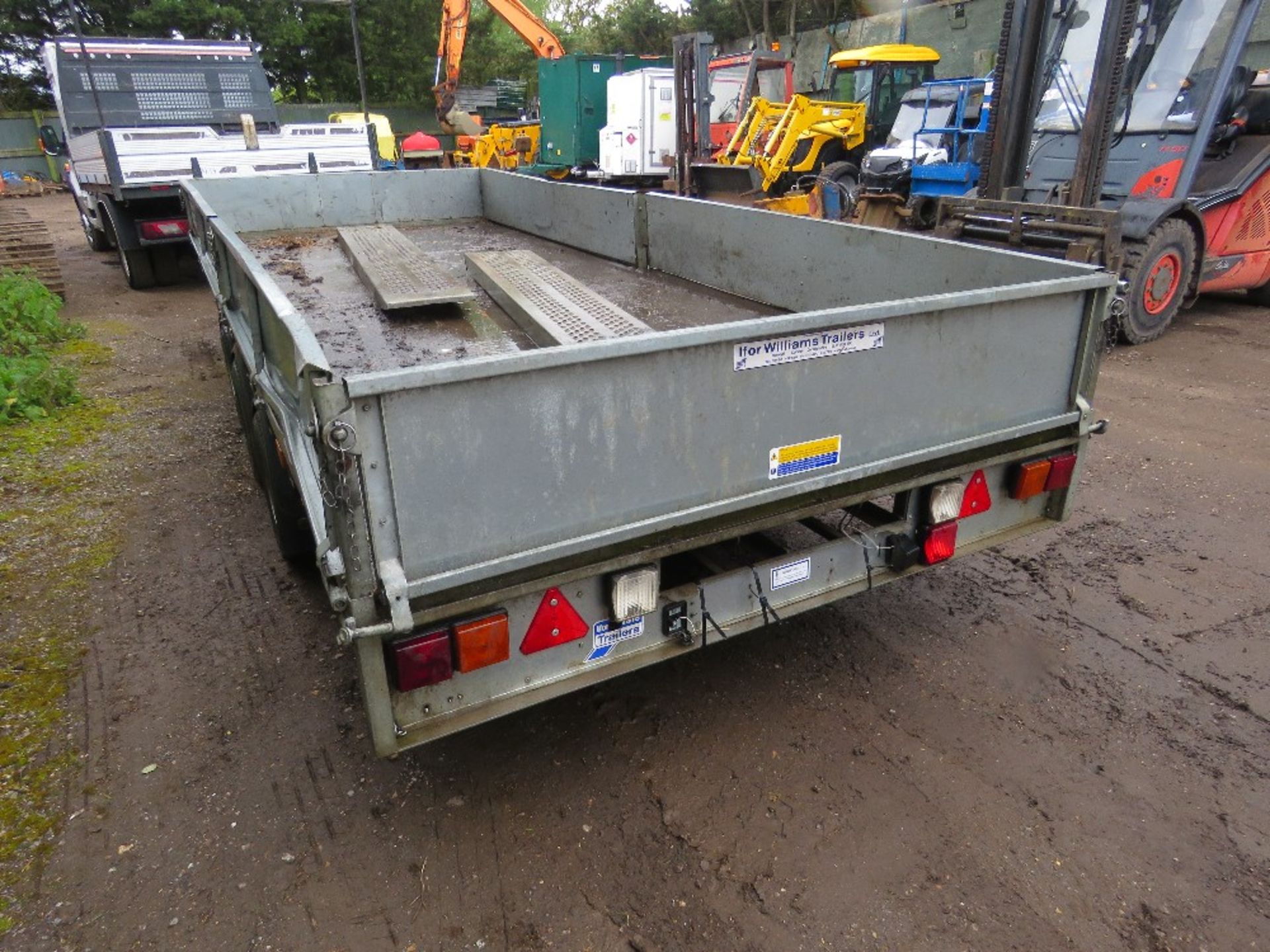 IFOR WILLIAMS LM166G3 16FT TRIAXLED PLANT TRAILER WITH SIDES AND RAMPS AS SHOWN. YEAR 2015 APPROX. P - Image 4 of 11