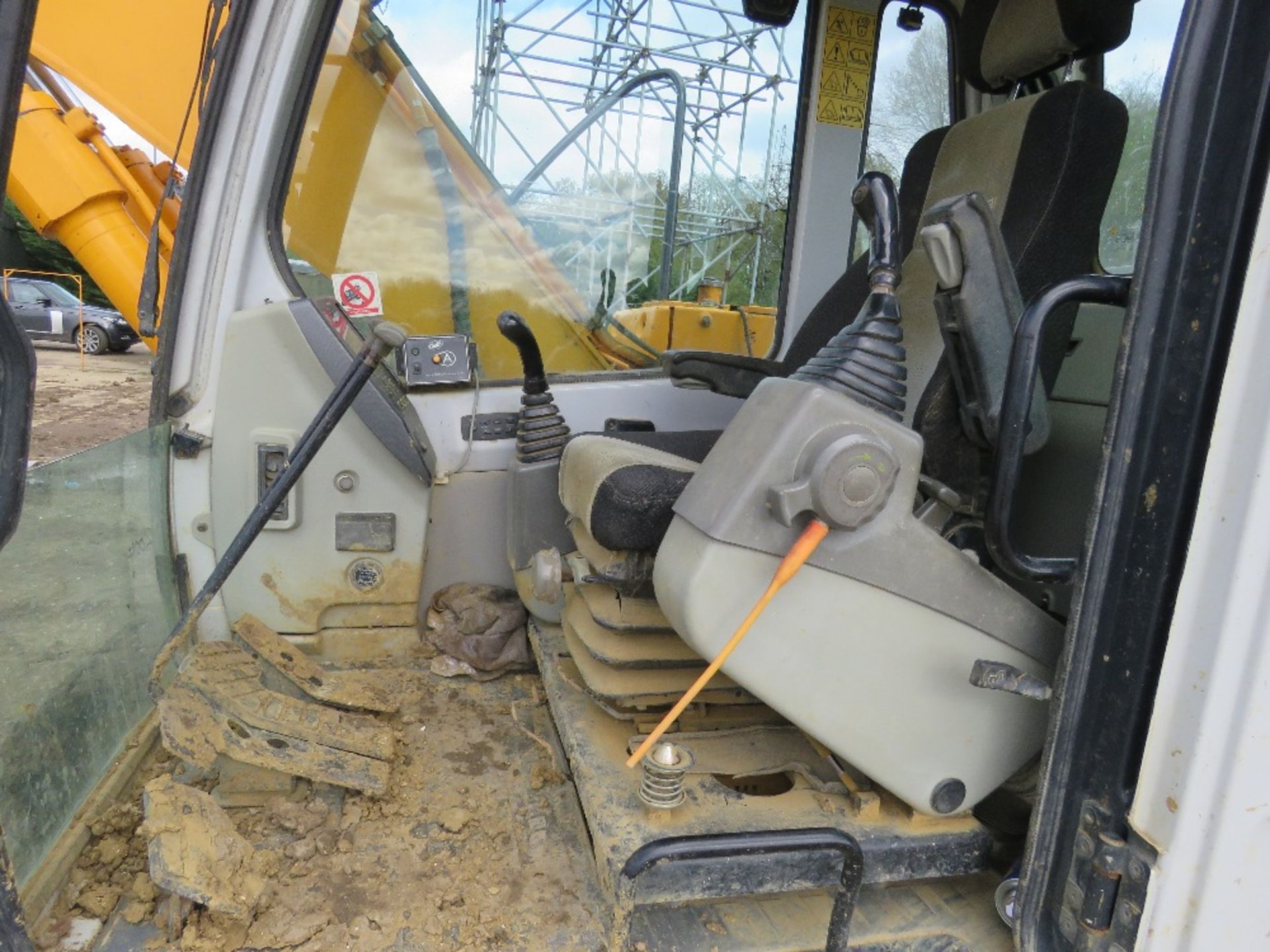 HYUNDAI 140LC-7A STEEL TRACKED EXCAVATOR, BELIEVED TO BE YEAR 2009 APPROX. HOUR CLOCK READING 868 RE - Image 13 of 25