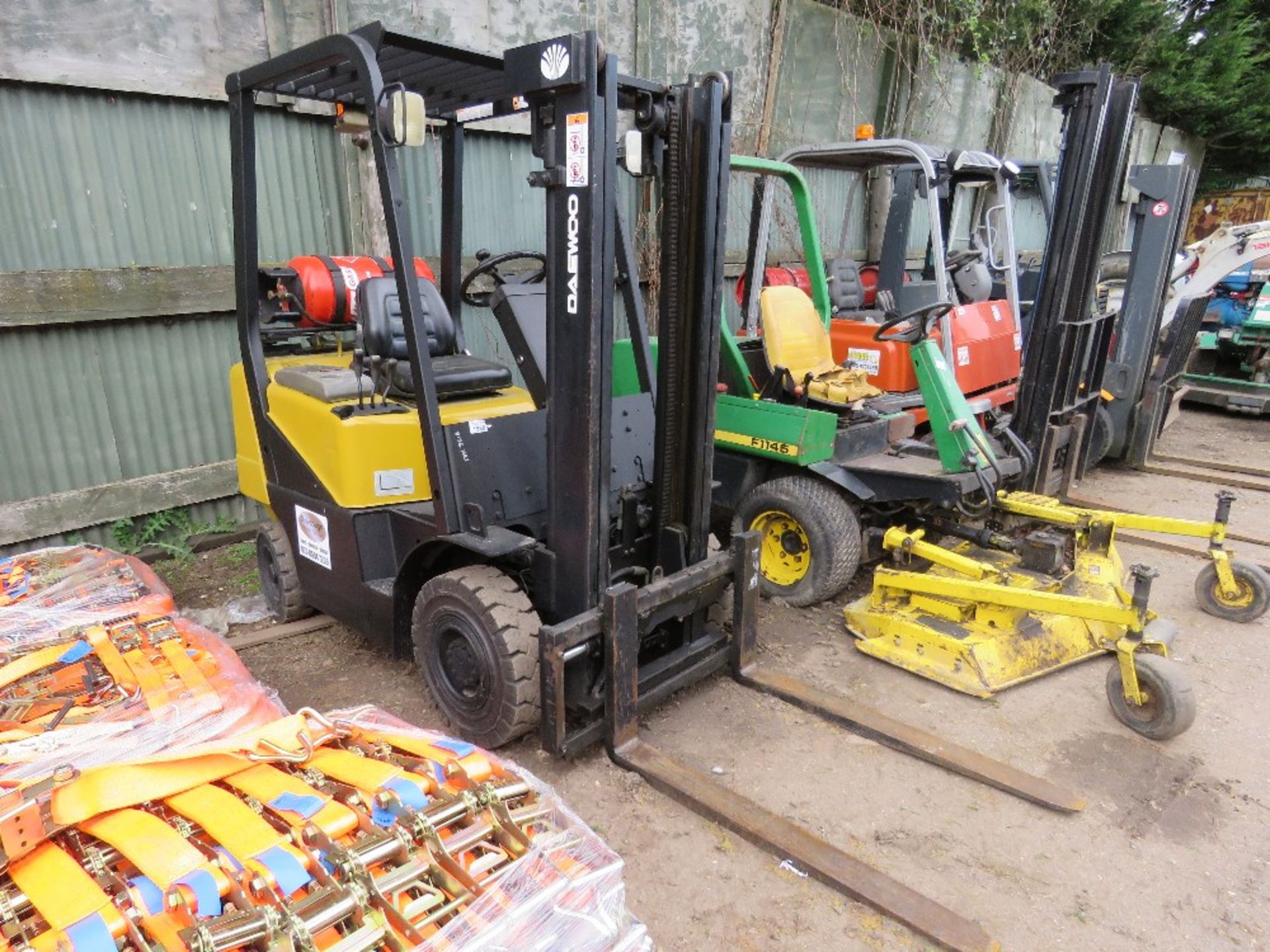 DAEWOO G18S-2 GAS POWERED FORKLIFT TRUCK WITH SIDE SHIFT. 1.8TONNE LIFT CAPACITY. 8136 REC HOURS. YE