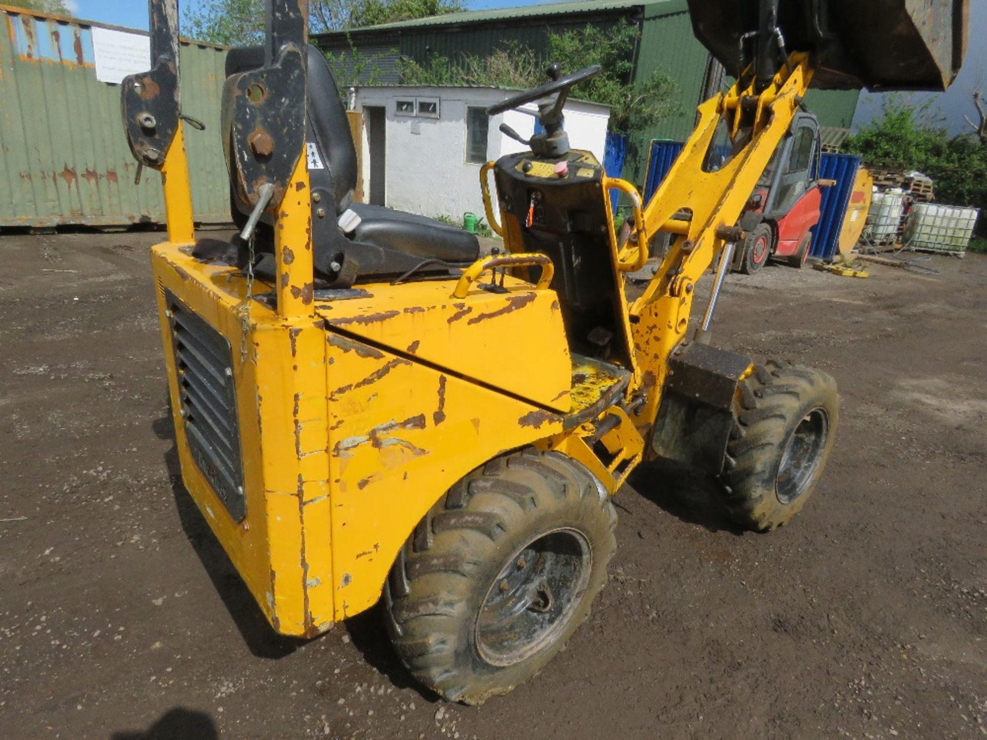 THWAITES 1TONNE HIGH TIP DUMPER, YEAR 2006. 3575 REC HOURS. SN:SLCMZ01ZZ605A9415. DIRECT FROM LOCAL - Image 4 of 12