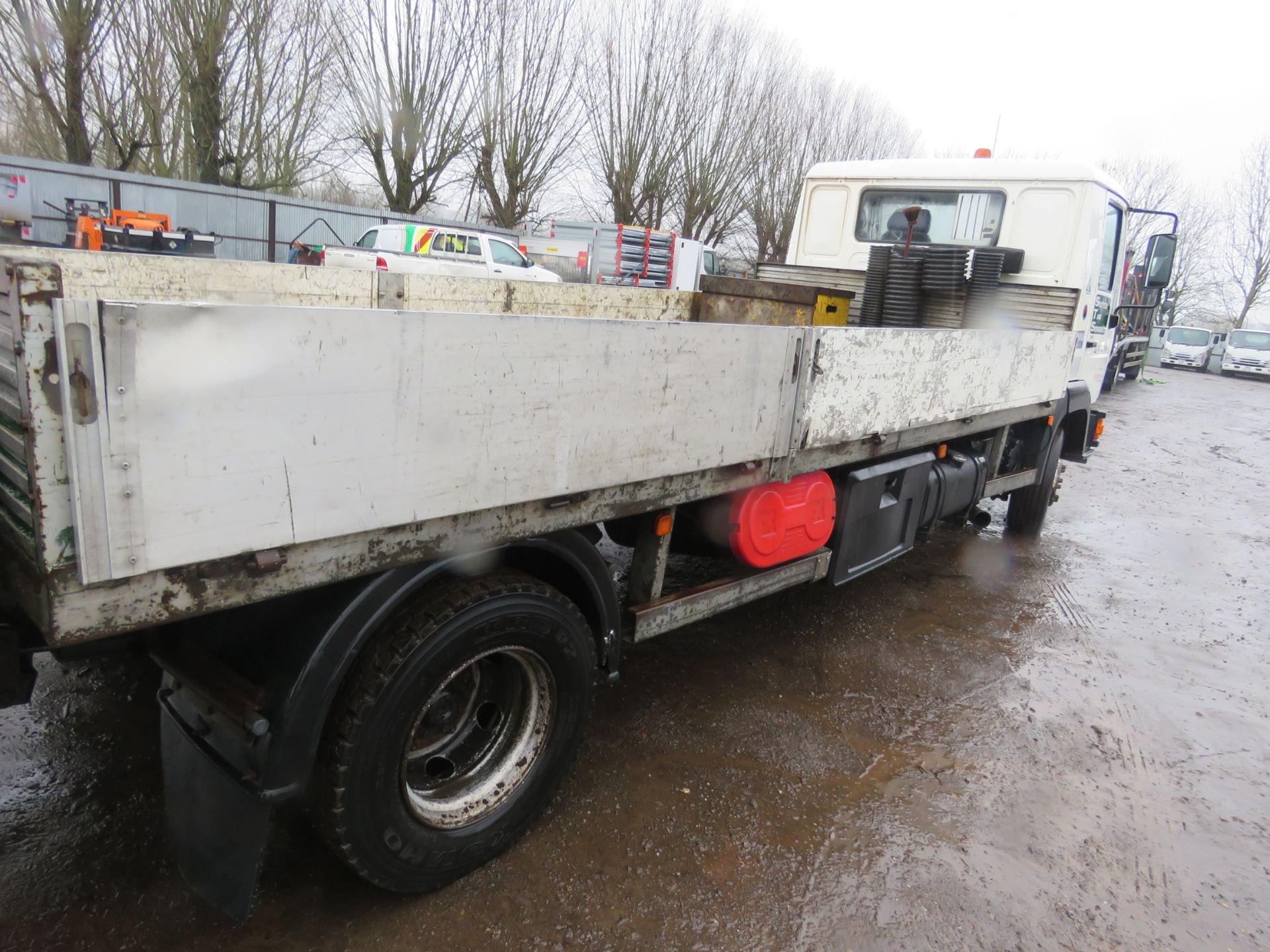 MAN 7.5TONNE DROP SIDE FLAT LORRY REG:WX54 VYD. WITH PALFINGER PEU7001 REAR MOUNTED CRANE. V5 DOCUME - Image 10 of 15