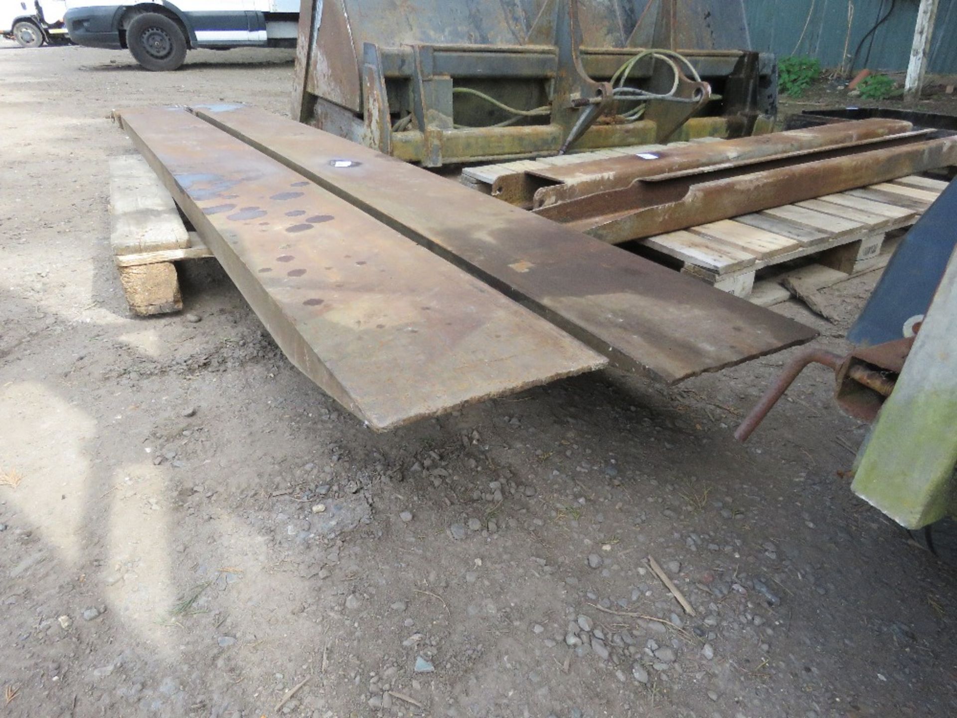 HEAVY DUTY FORKLIFT TINE EXTENSIONS, 10FT LENGTH APPROX, 9" INTERNAL WIDTH. - Image 4 of 4