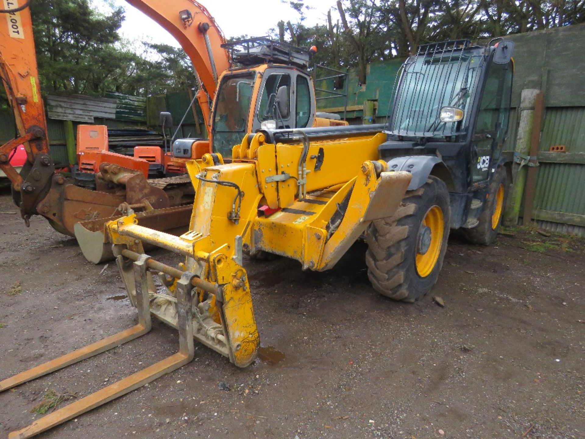 JCB 540-140 TELEHANDLER REG:RV17 YGT WITH V5. 14METRE REACH, 4 TONNE LIFT OWNED FROM NEW BY THE COMP - Image 3 of 23