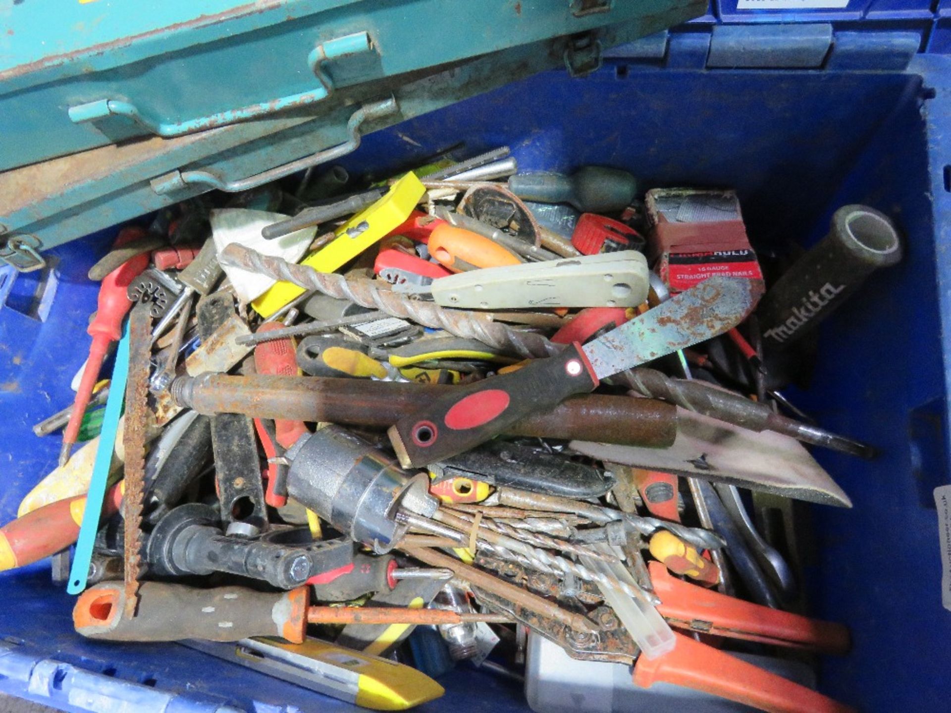 LARGE CRATE OF TOOLS AND SUNDRY ITEMS.....THIS LOT IS SOLD UNDER THE AUCTIONEERS MARGIN SCHEME, THER - Bild 5 aus 5