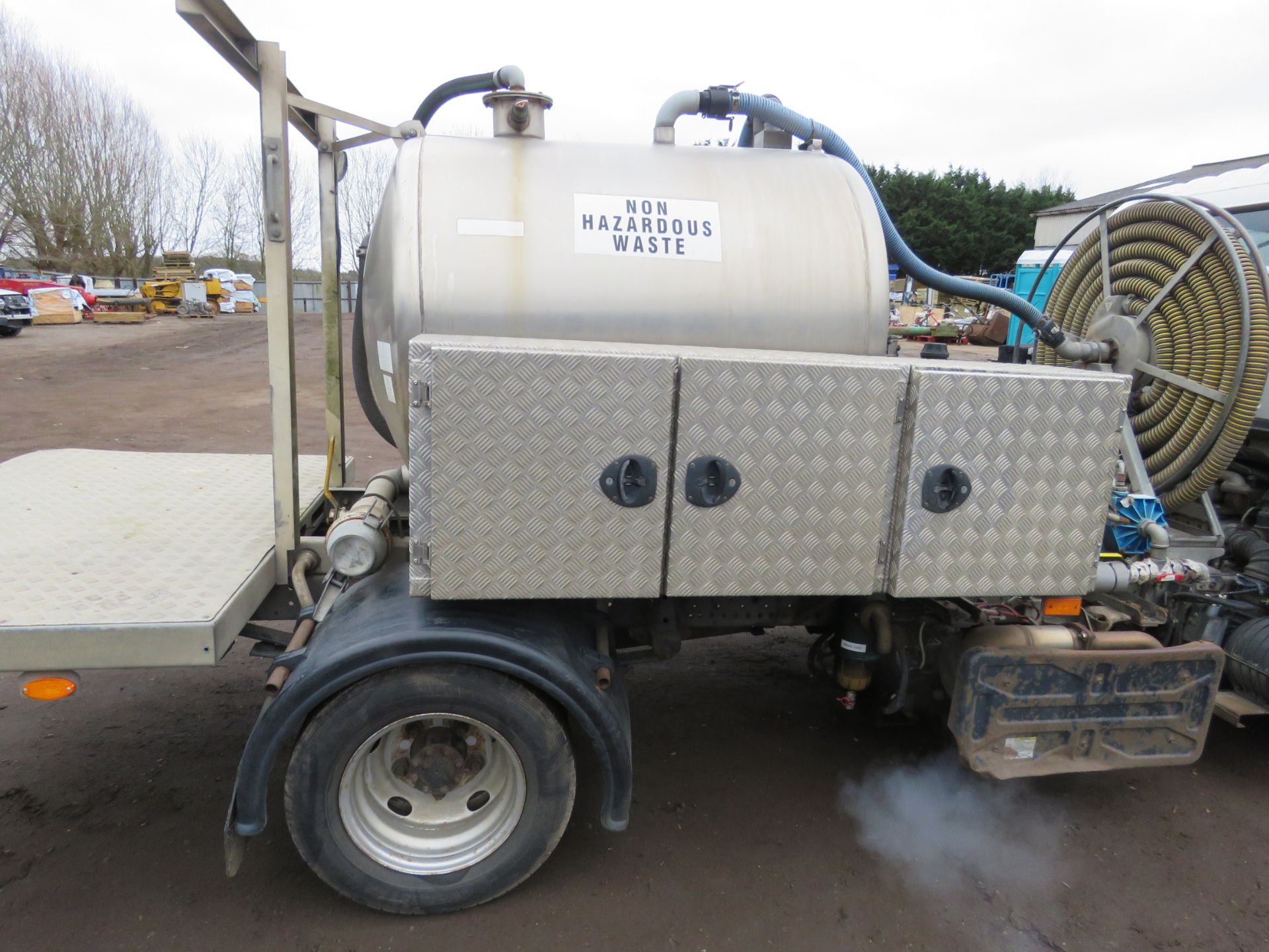 ISUZU GRAFTER N35.150 EURO 6 TOILET SERVICE TANKER TRUCK REG:PG66 WJK. WITH V5, FIRST REGISTERED 03/ - Image 3 of 12