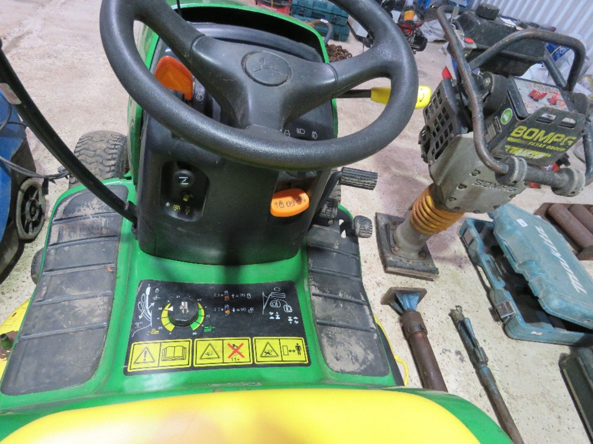 JOHN DEERE LTR166 RIDE ON MOWER. WHEN TESTED WAS SEEN TO RUN AND DRIVE BUT MOWER NOT ENGAGING (NO BE - Image 5 of 8