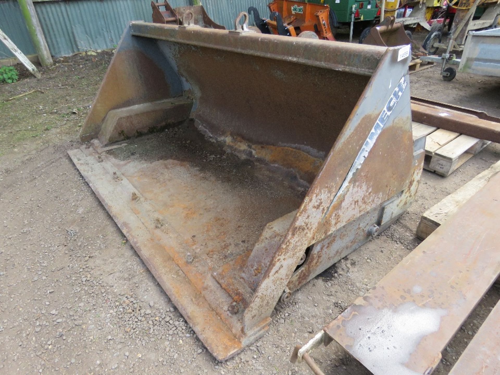 STRIMECH TOE TIP BUCKET, 2.4M WIDTHA PPROX, HEAVY DUTY BRACKETS FITTED. APPEARS LITTLE USED.....THIS