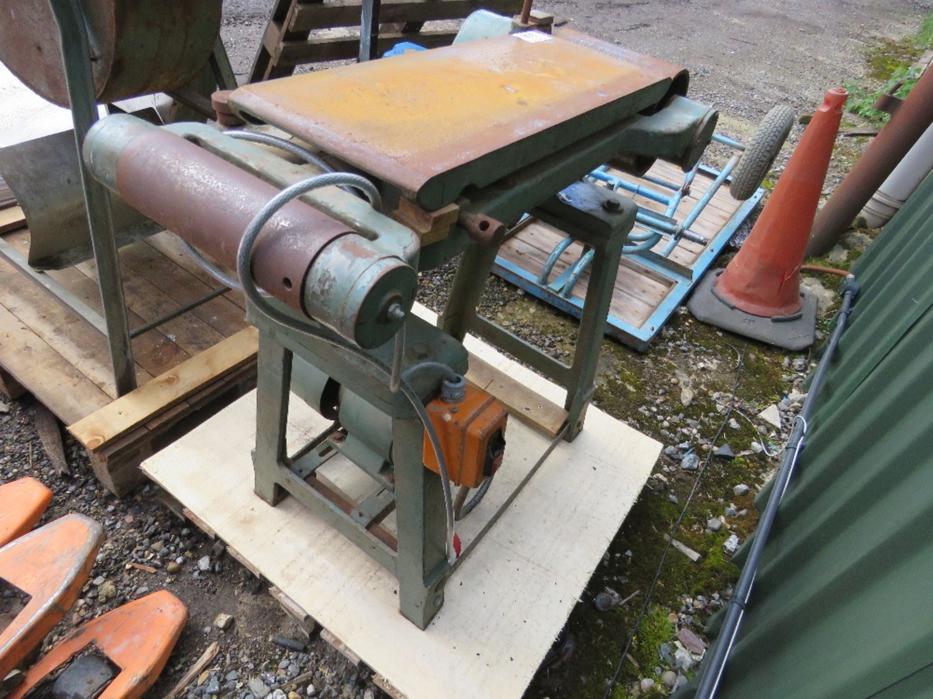 WORKSHOP BELT LINISHER.....THIS LOT IS SOLD UNDER THE AUCTIONEERS MARGIN SCHEME, THEREFORE NO VAT WI - Bild 3 aus 5