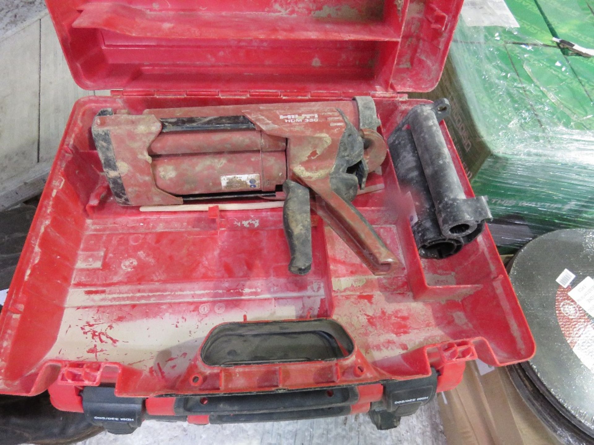 4 X HILTI HDM 330/500 MASTIC SEALANT GUNS. SOURCED FROM COMPANY LIQUIDATION. THIS LOT IS SOLD U - Image 2 of 5