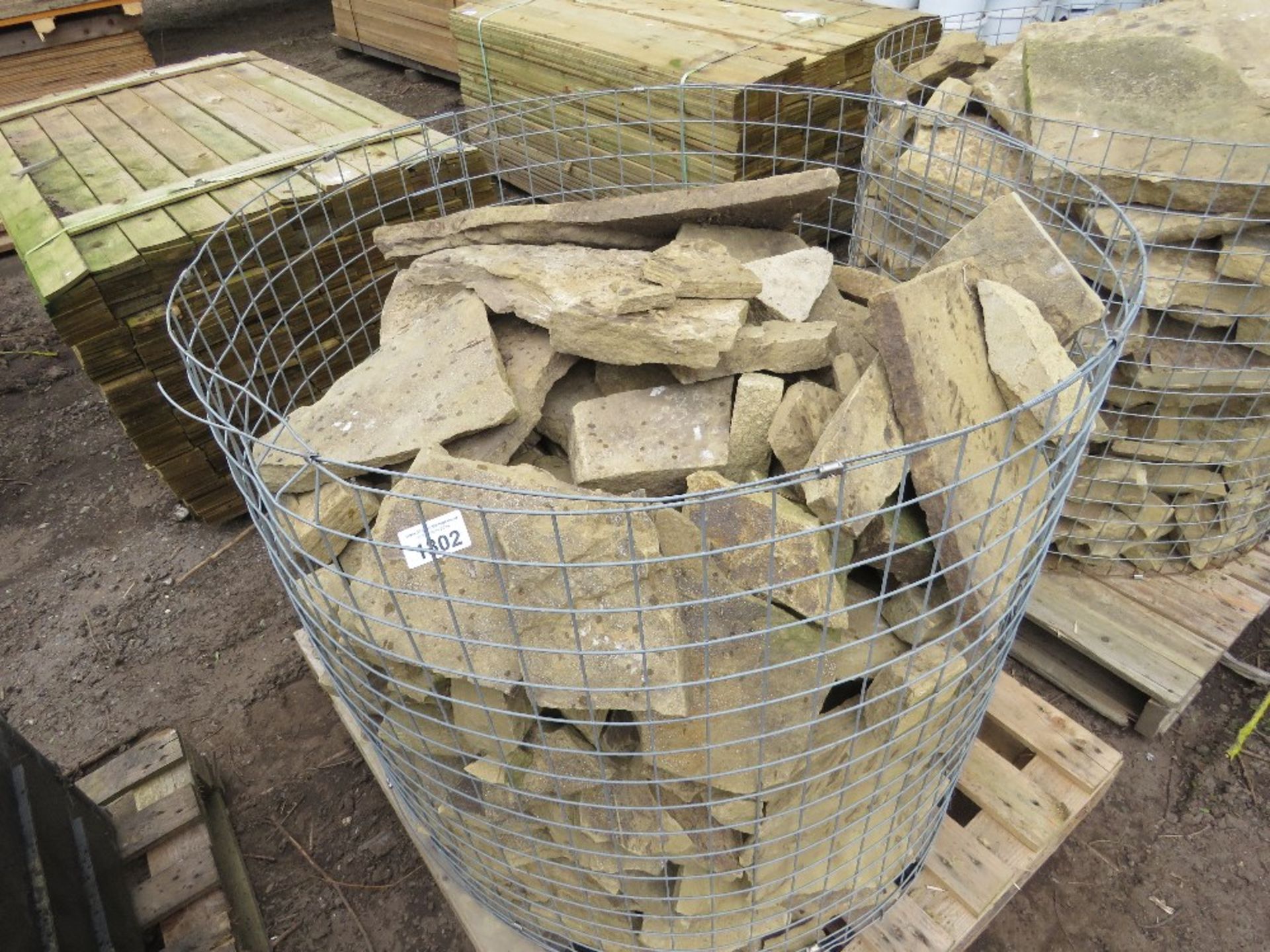 3NO LARGE CAGES OF SANDSTONE PAVING PIECES.....THIS LOT IS SOLD UNDER THE AUCTIONEERS MARGIN SCHEME, - Image 2 of 7
