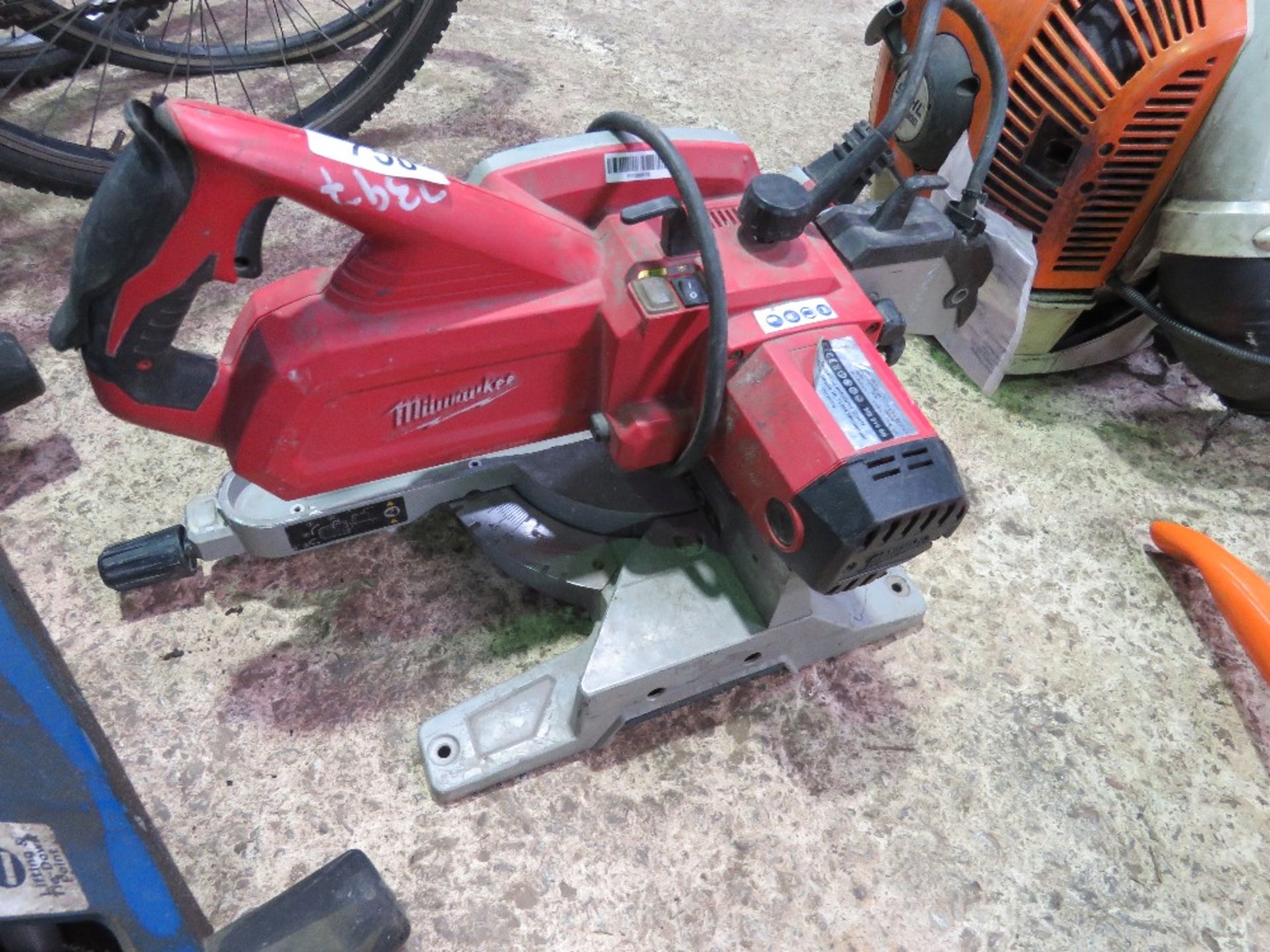 MILWAUKEE 110VOLT MITRE SAW. - Image 4 of 5