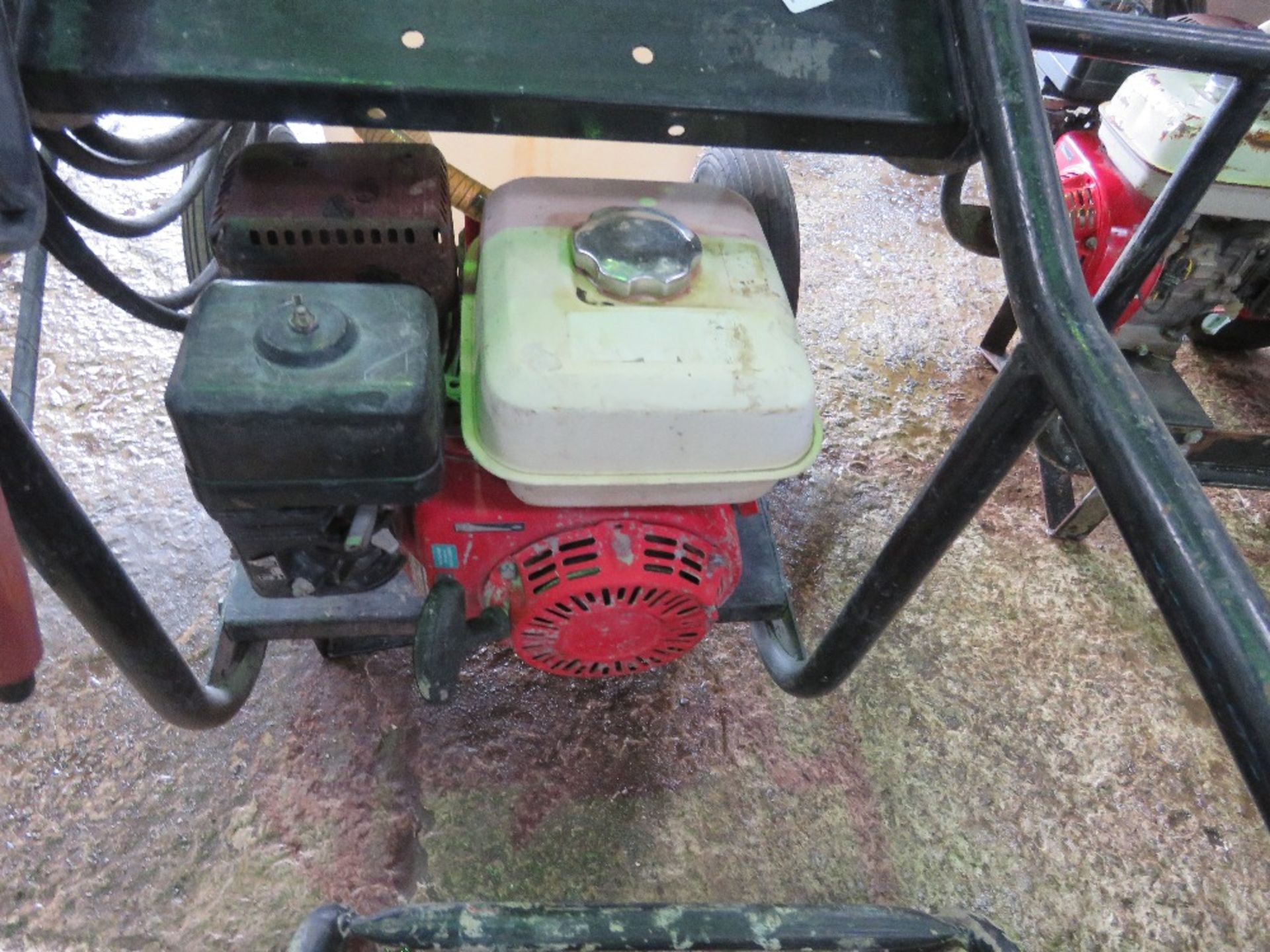 WESTERN PT105 HONDA ENGINED PRESSURE WASHER BARROW WITH HONDA ENGINE, HOSE AND LANCE. - Image 5 of 7