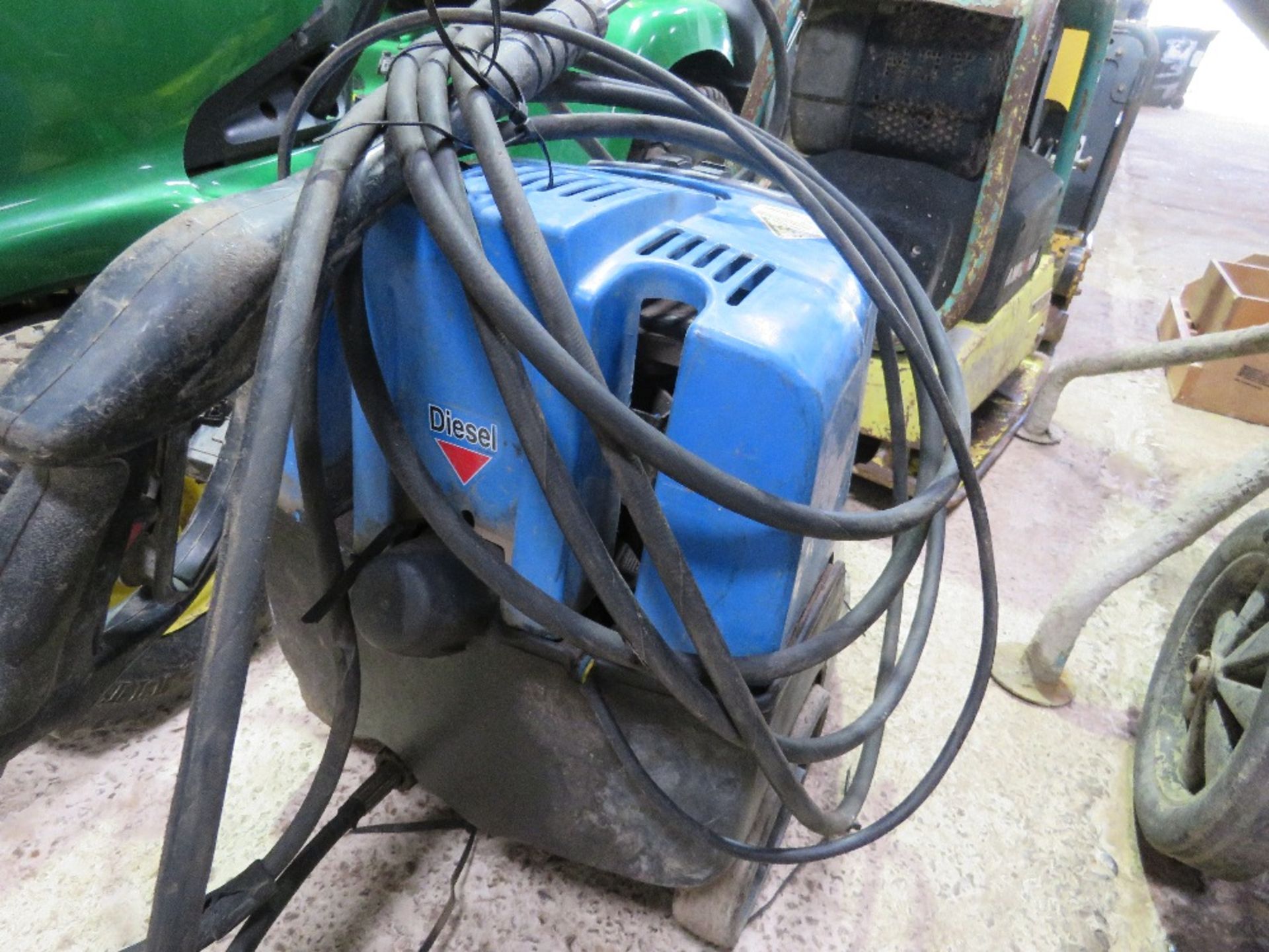 PRESSURE WASHER, 240VOLT POWERED. - Image 5 of 5